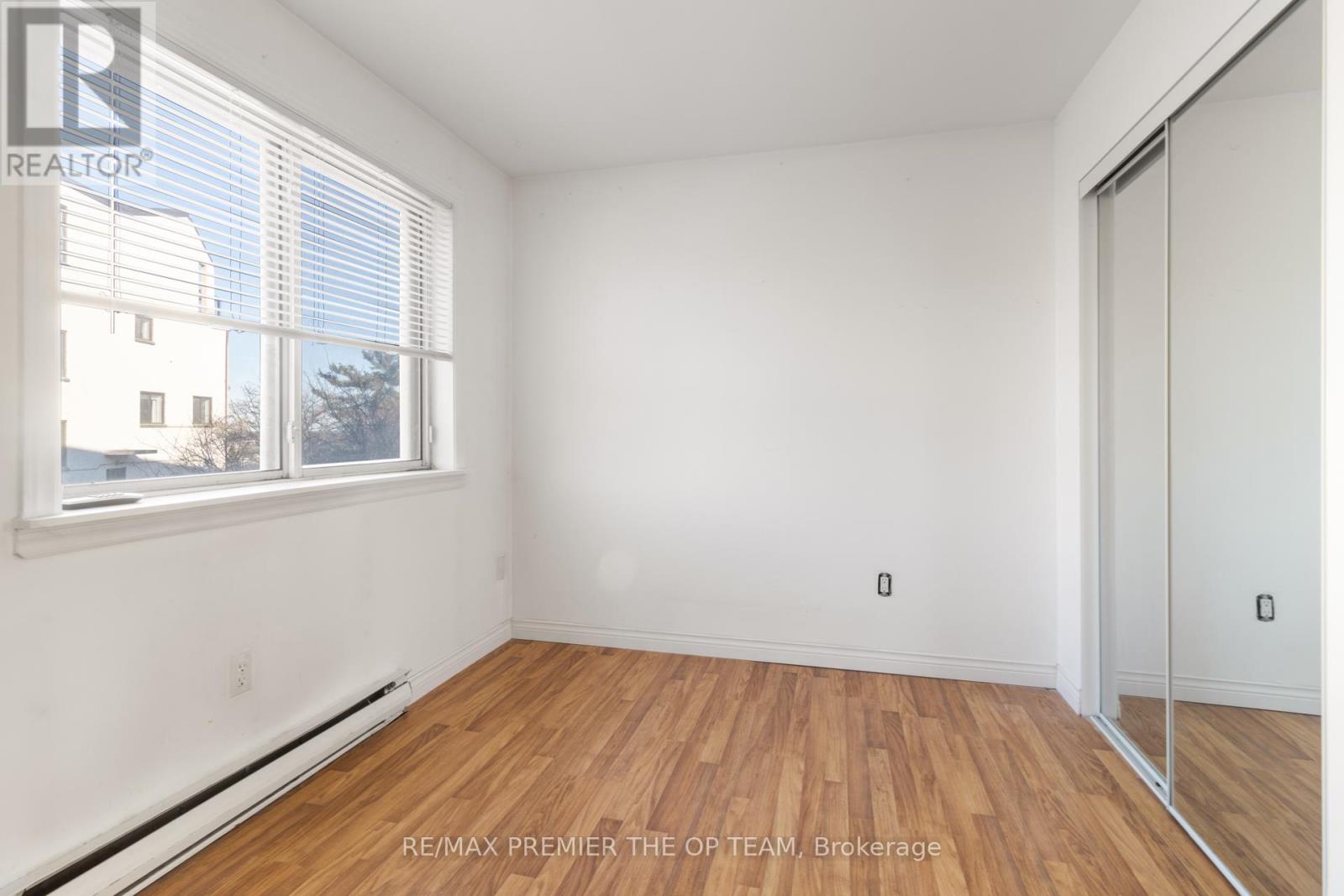 #37 1016 FALGARWOOD DRIVE - 25