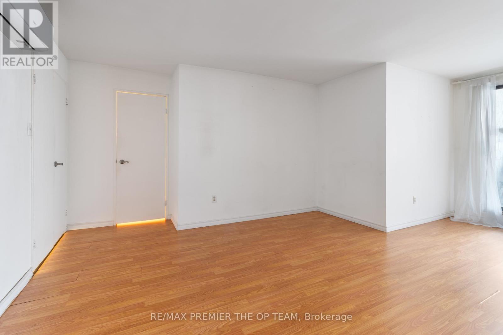 #37 1016 FALGARWOOD DRIVE - 32