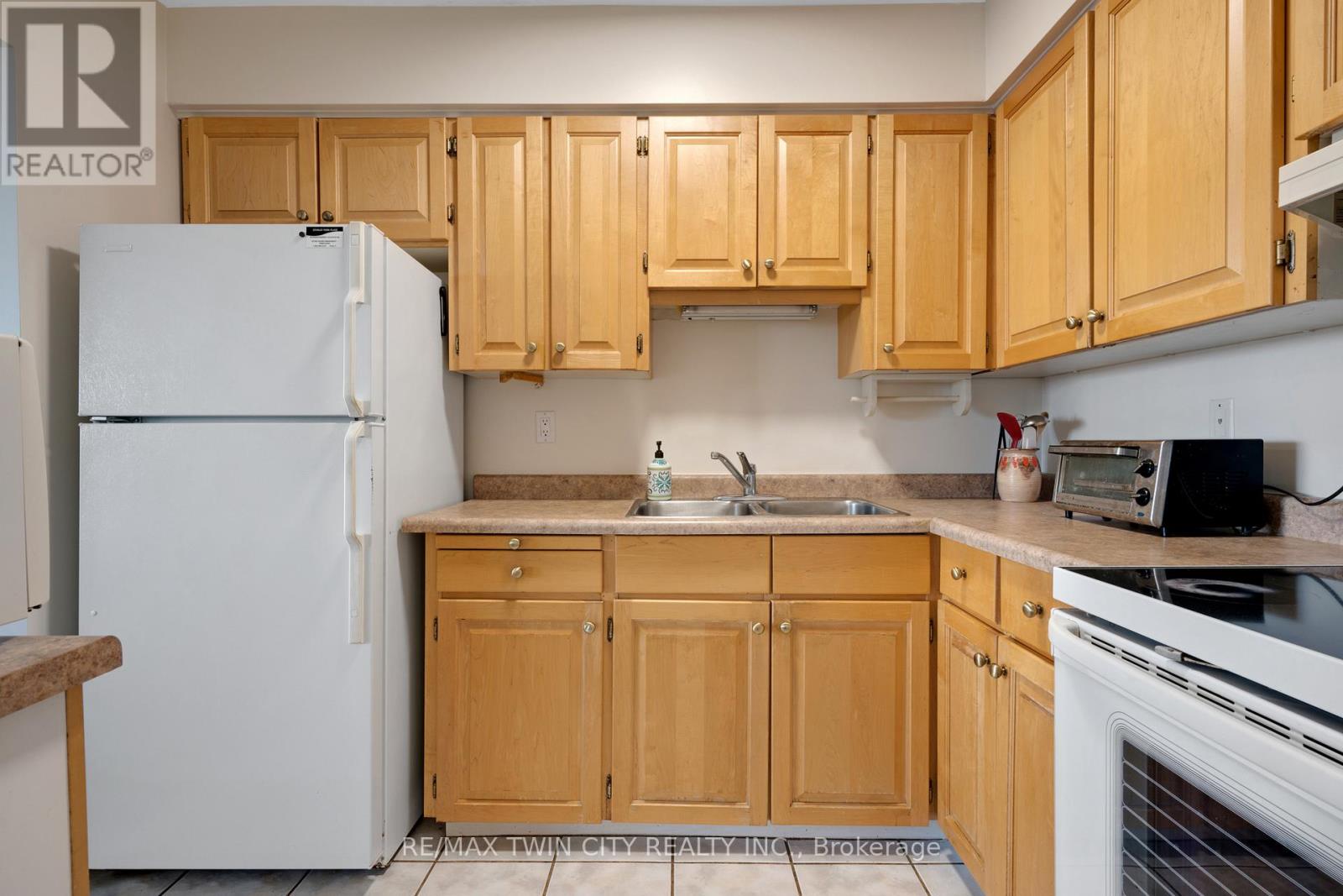 #708 24 MIDLAND DRIVE - 31