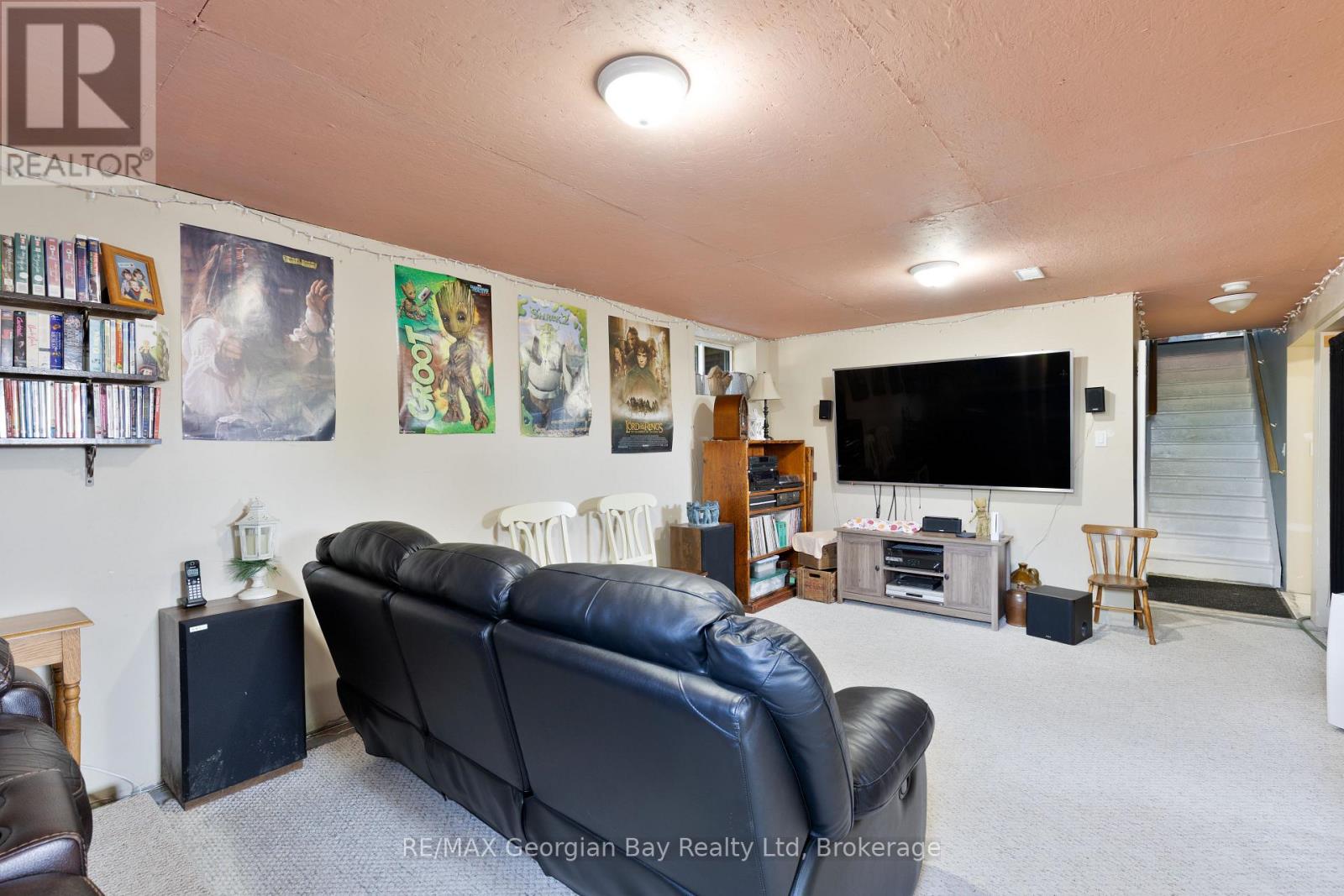 5 EASTON AVENUE - 19