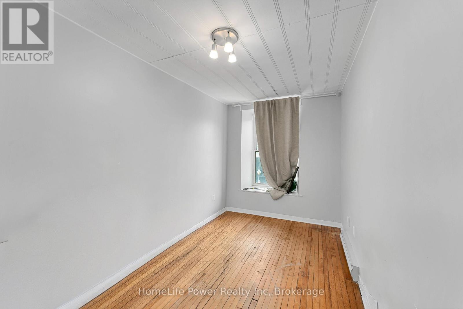 207 WELLINGTON STREET - 12