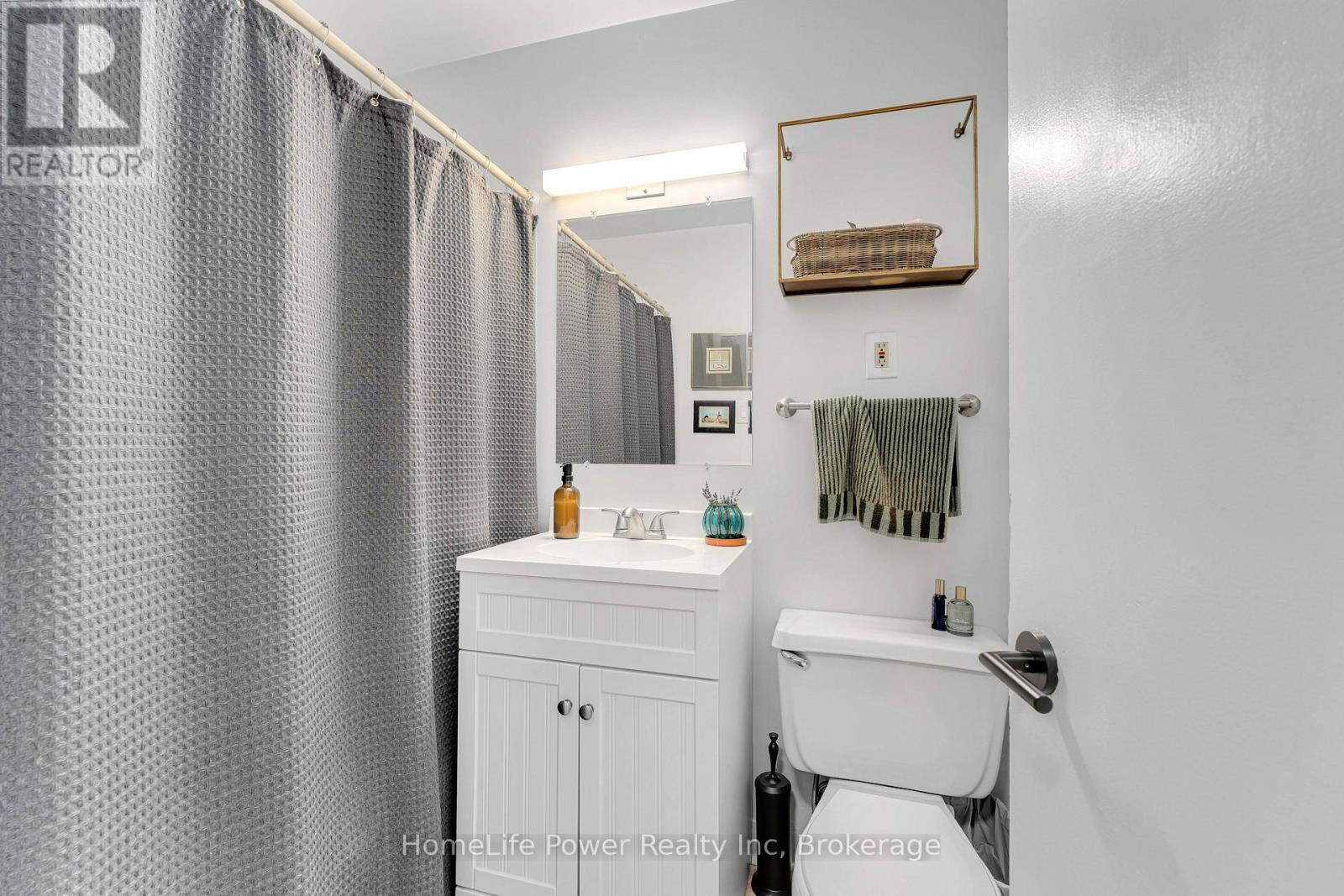 207 WELLINGTON STREET - 21