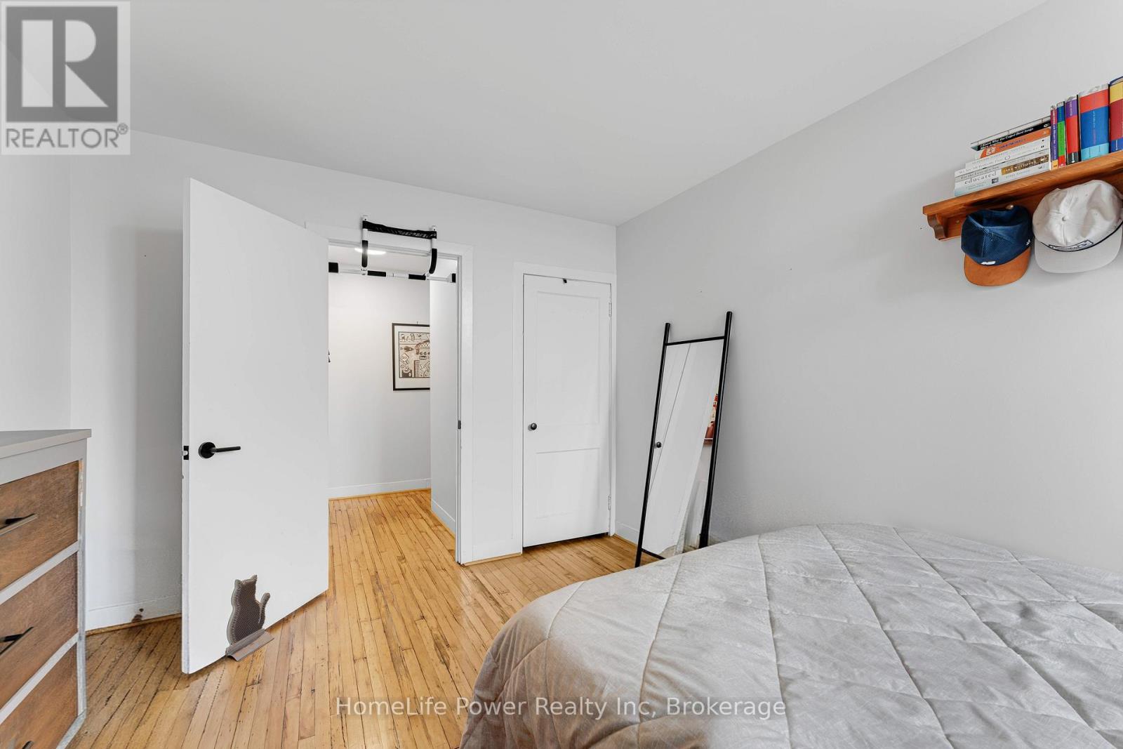 207 WELLINGTON STREET - 24