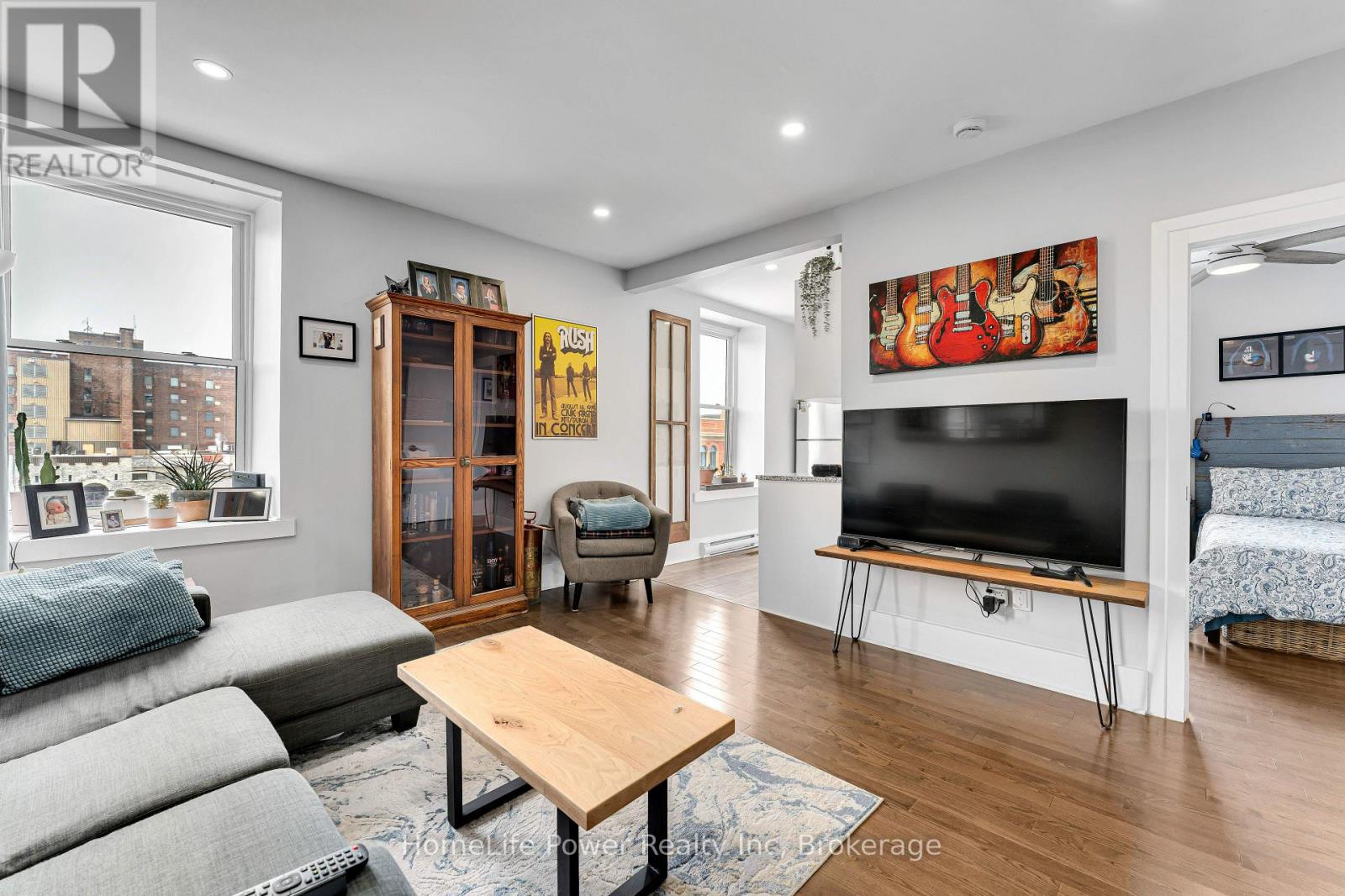 207 WELLINGTON STREET - 27
