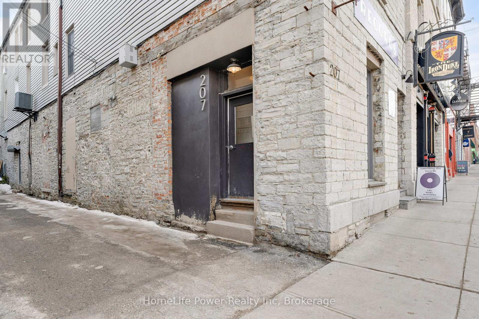 207 WELLINGTON STREET - 3