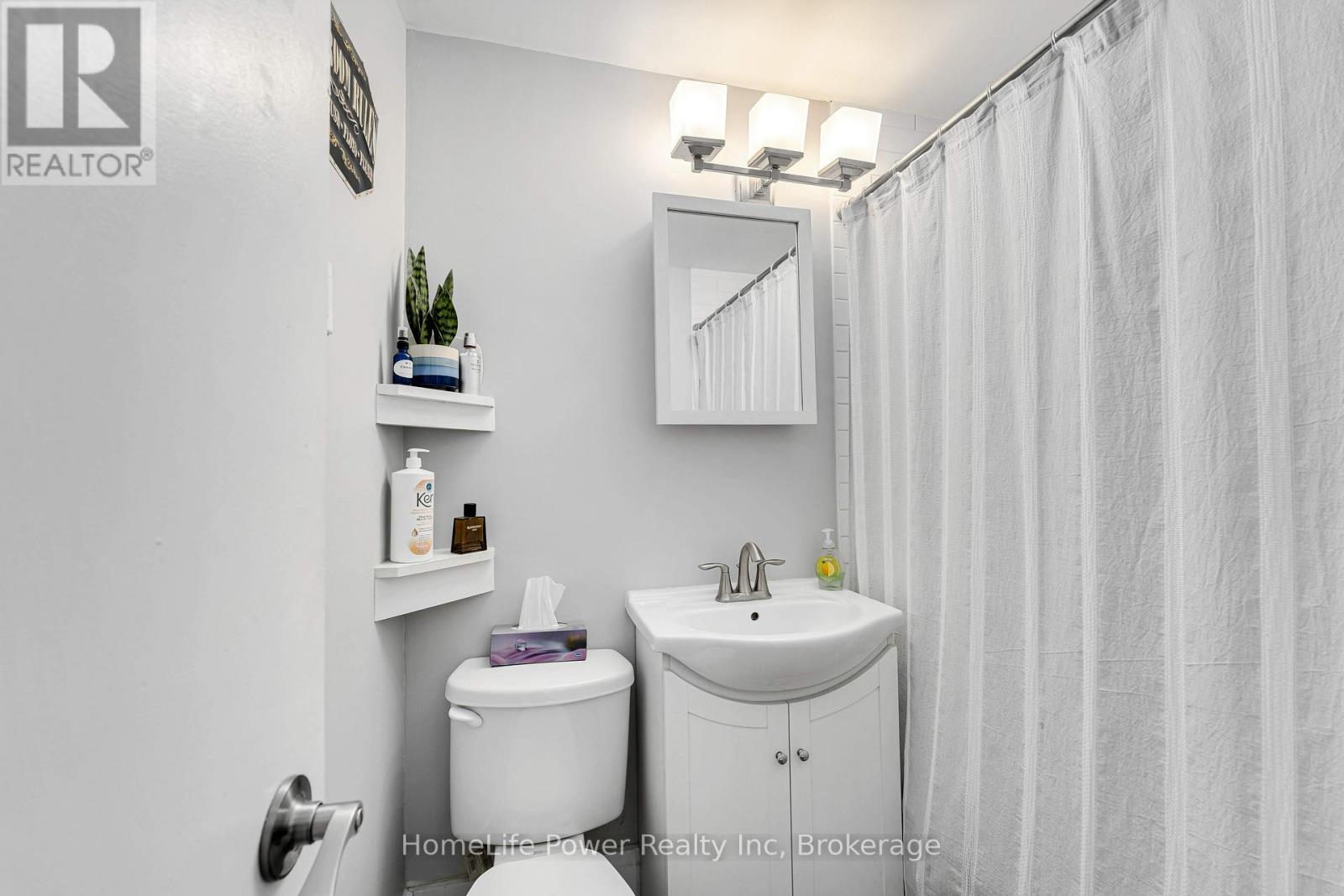 207 WELLINGTON STREET - 32