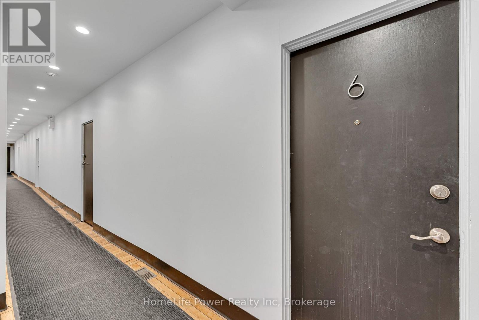 207 WELLINGTON STREET - 33