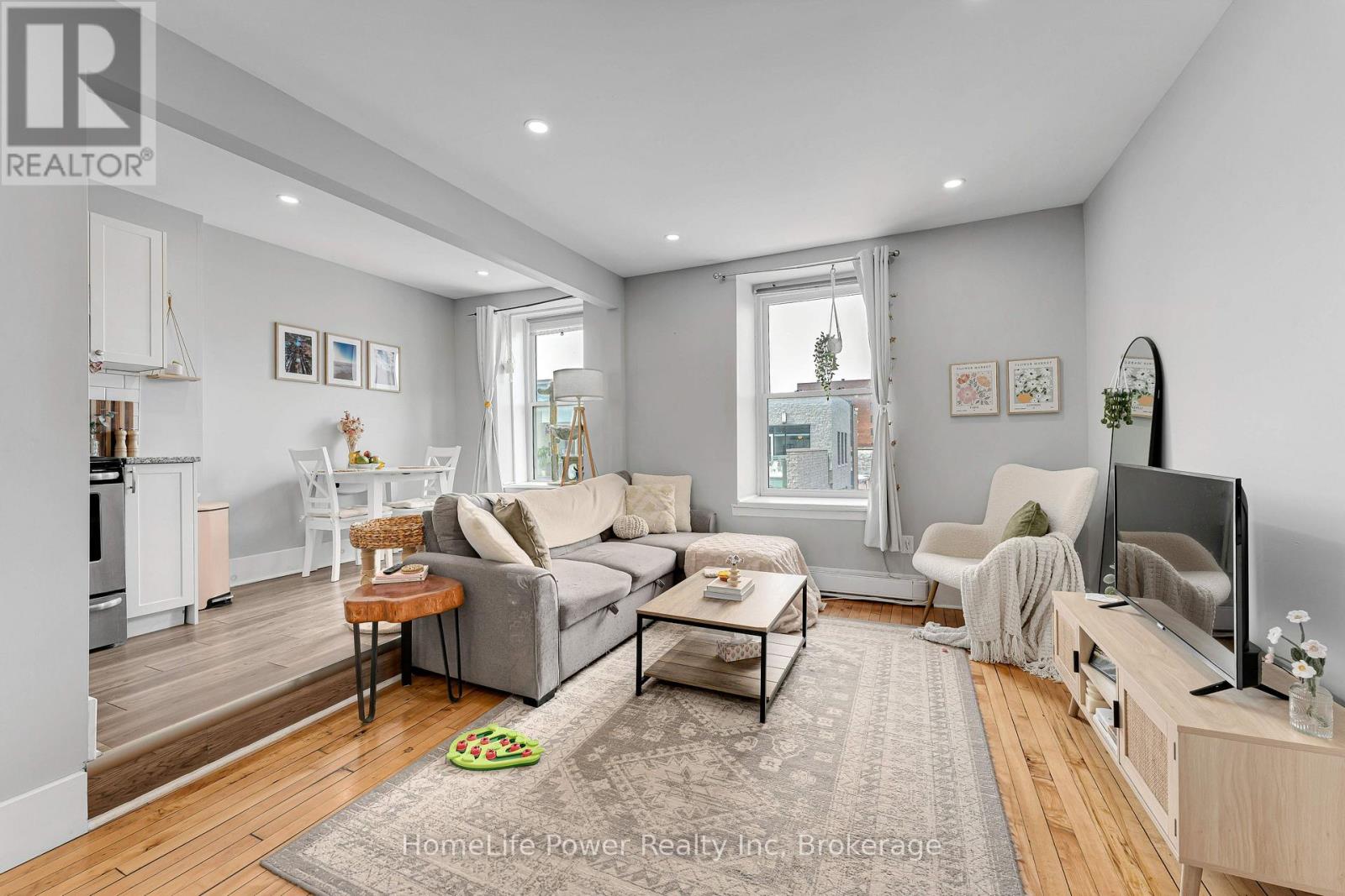 207 WELLINGTON STREET - 34