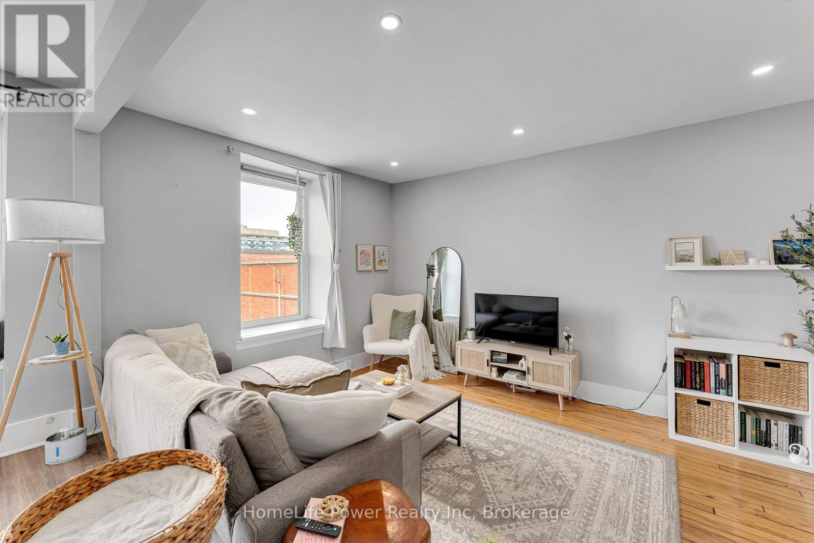 207 WELLINGTON STREET - 35