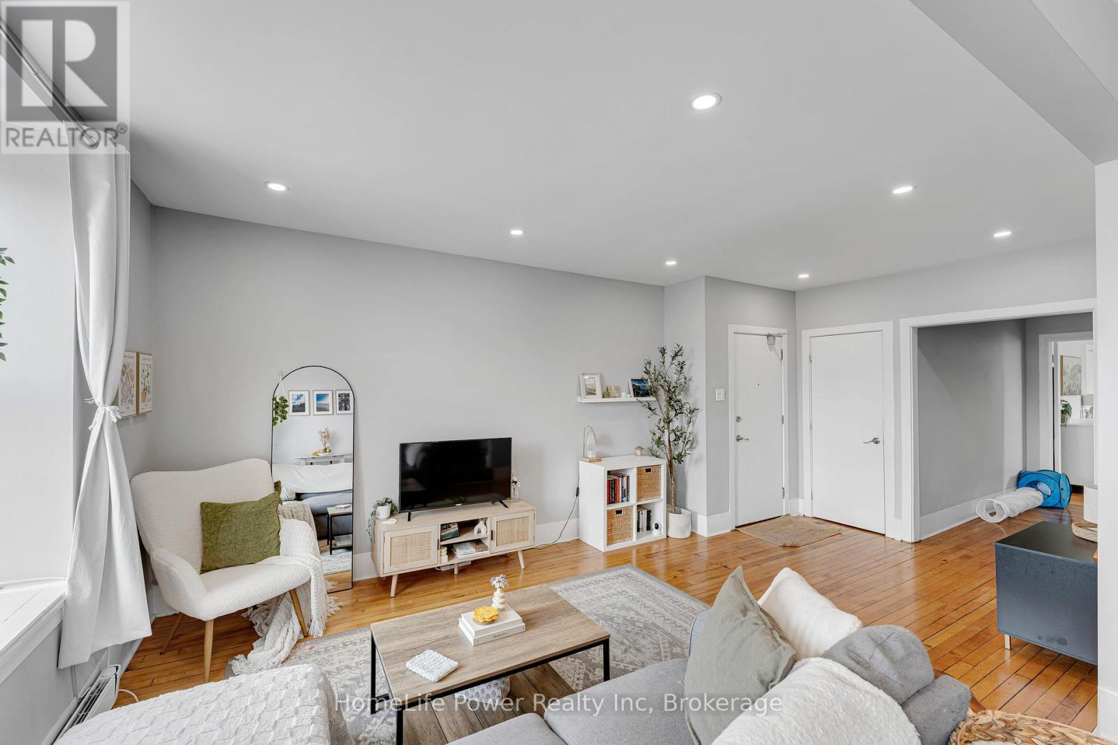 207 WELLINGTON STREET - 37