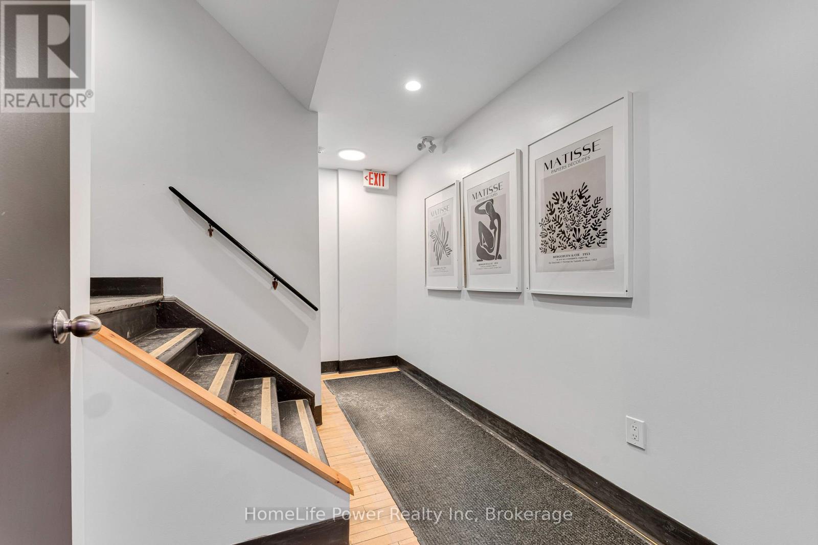 207 WELLINGTON STREET - 4