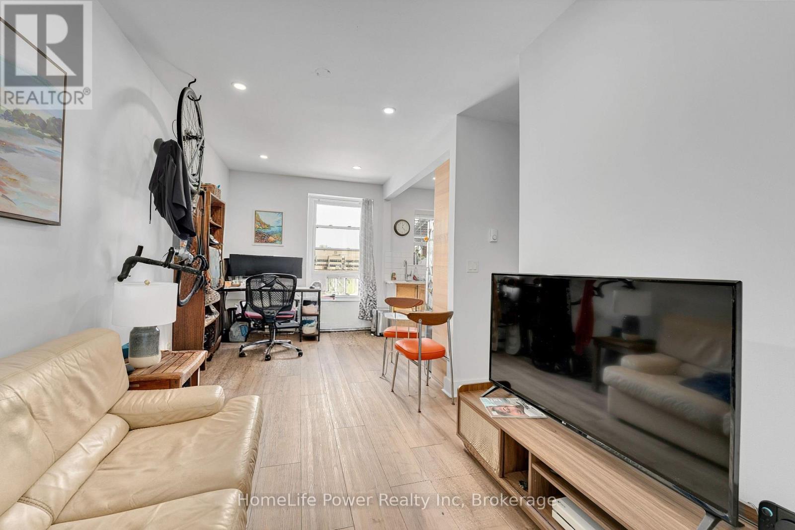 207 WELLINGTON STREET - 43