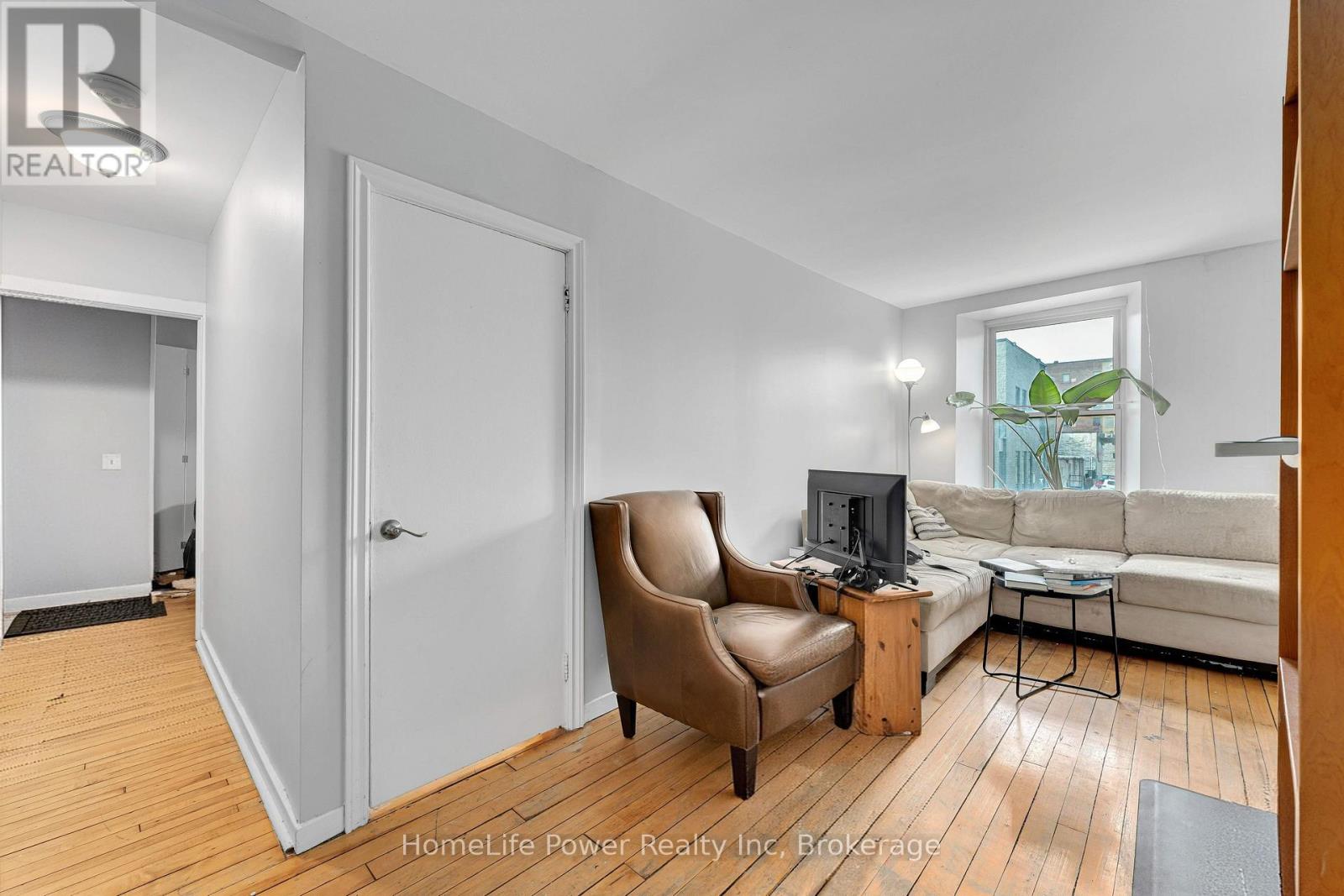 207 WELLINGTON STREET - 6