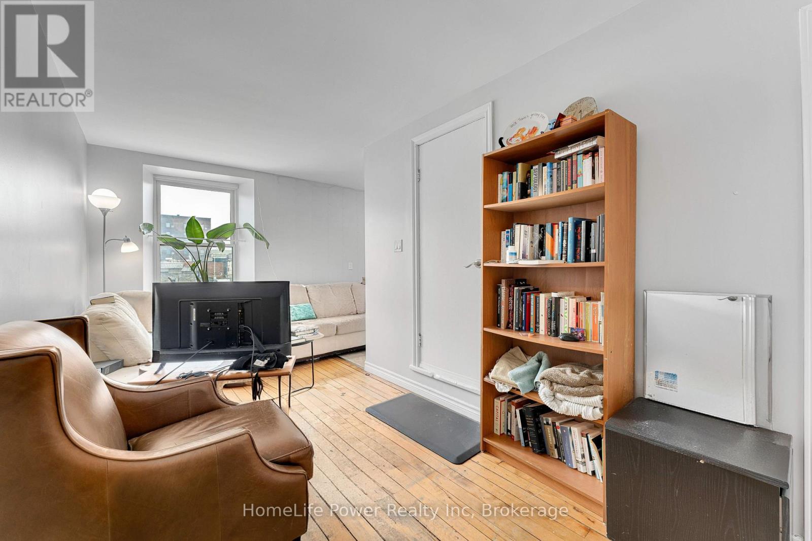 207 WELLINGTON STREET - 7