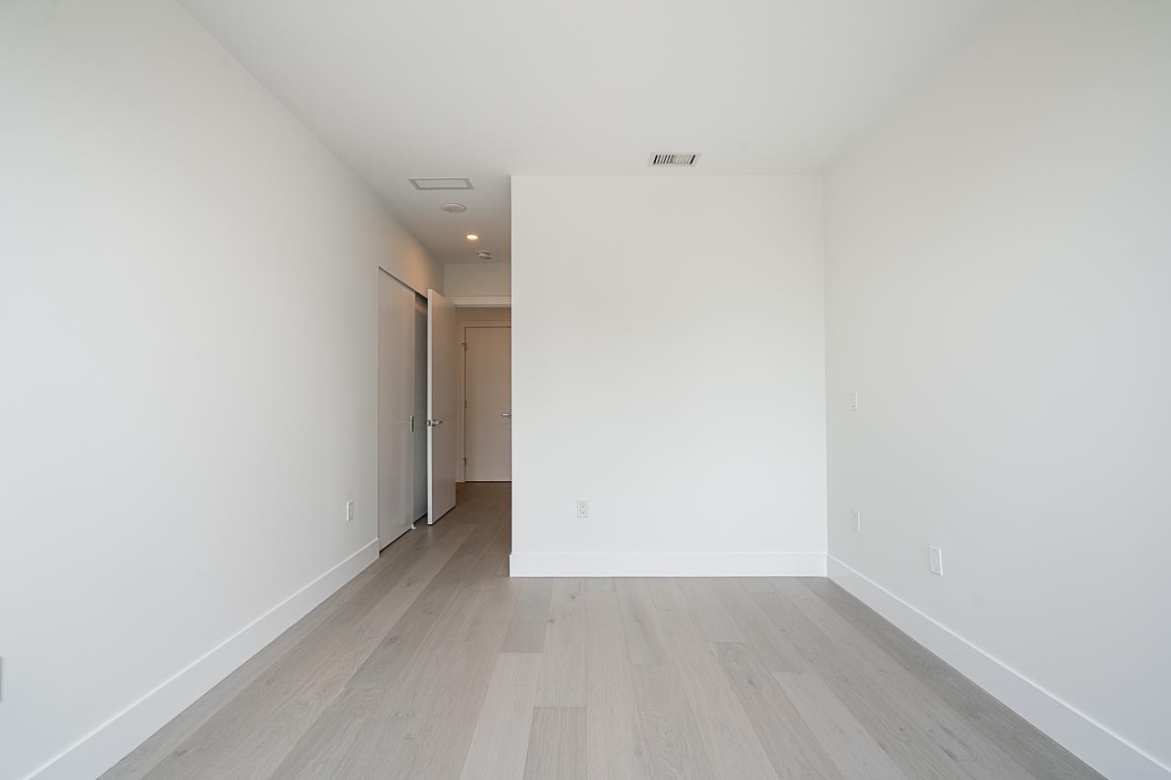 212 1342 JOHNSTON ROAD, White Rock