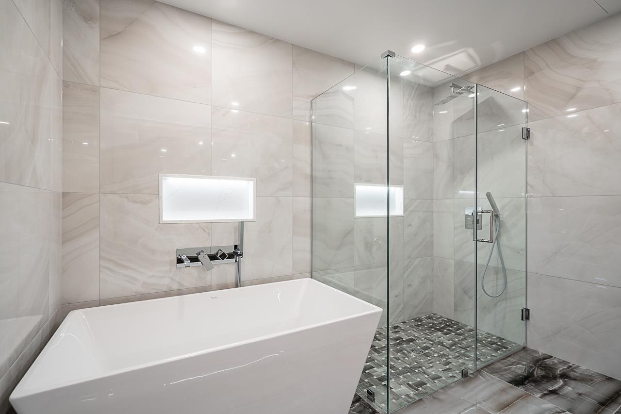 212 1342 JOHNSTON ROAD, White Rock