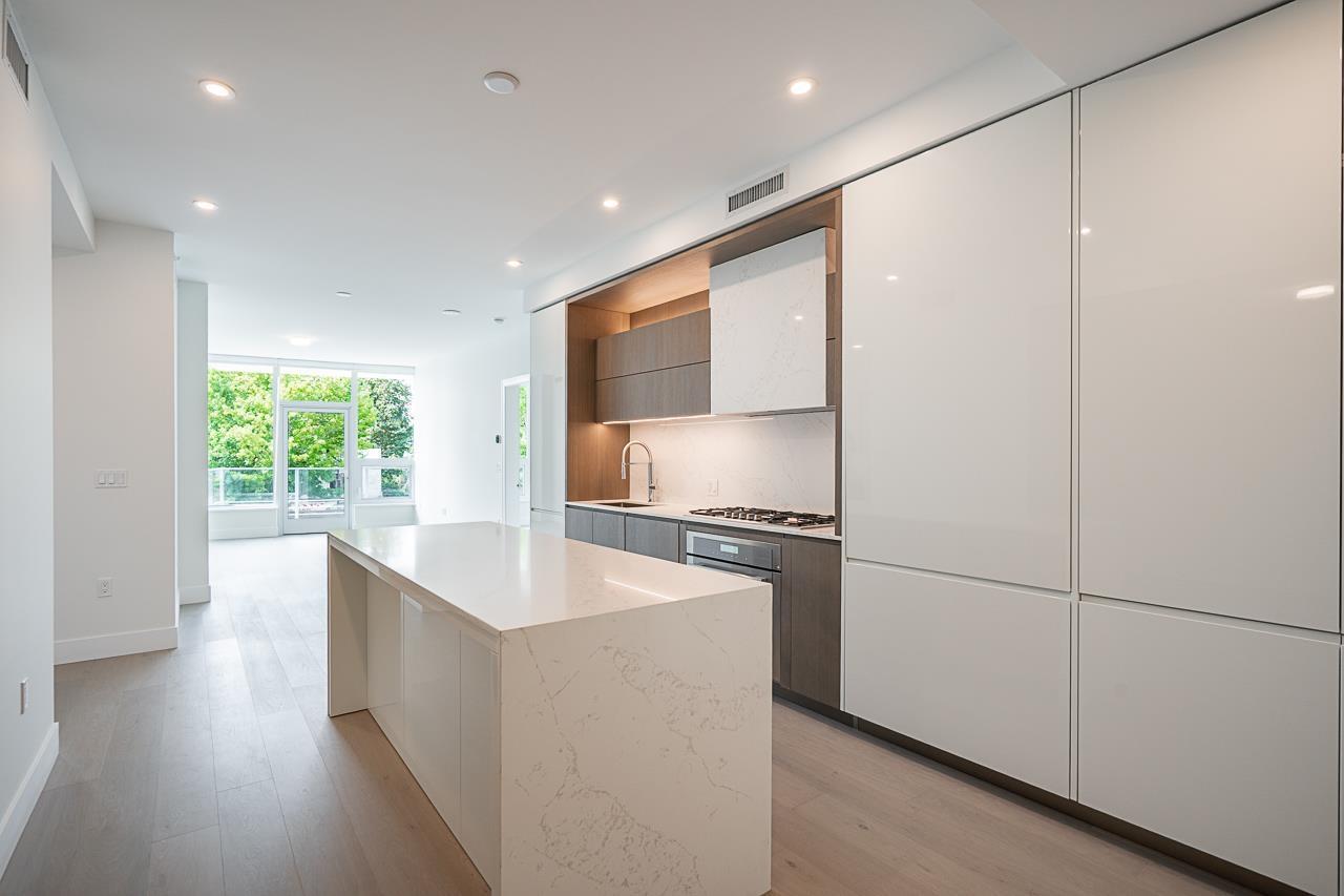 212 1342 JOHNSTON ROAD, White Rock