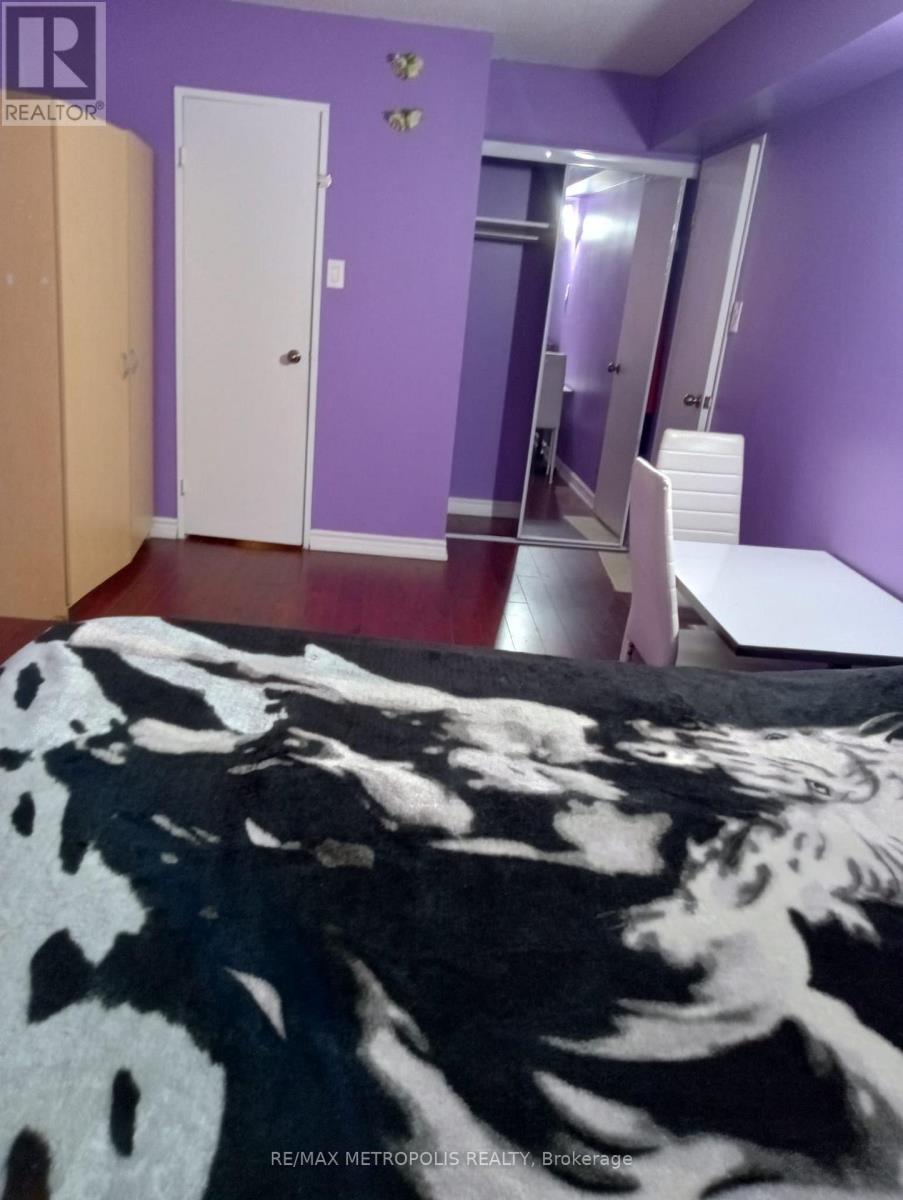 202 - 25 SUNRISE AVENUE