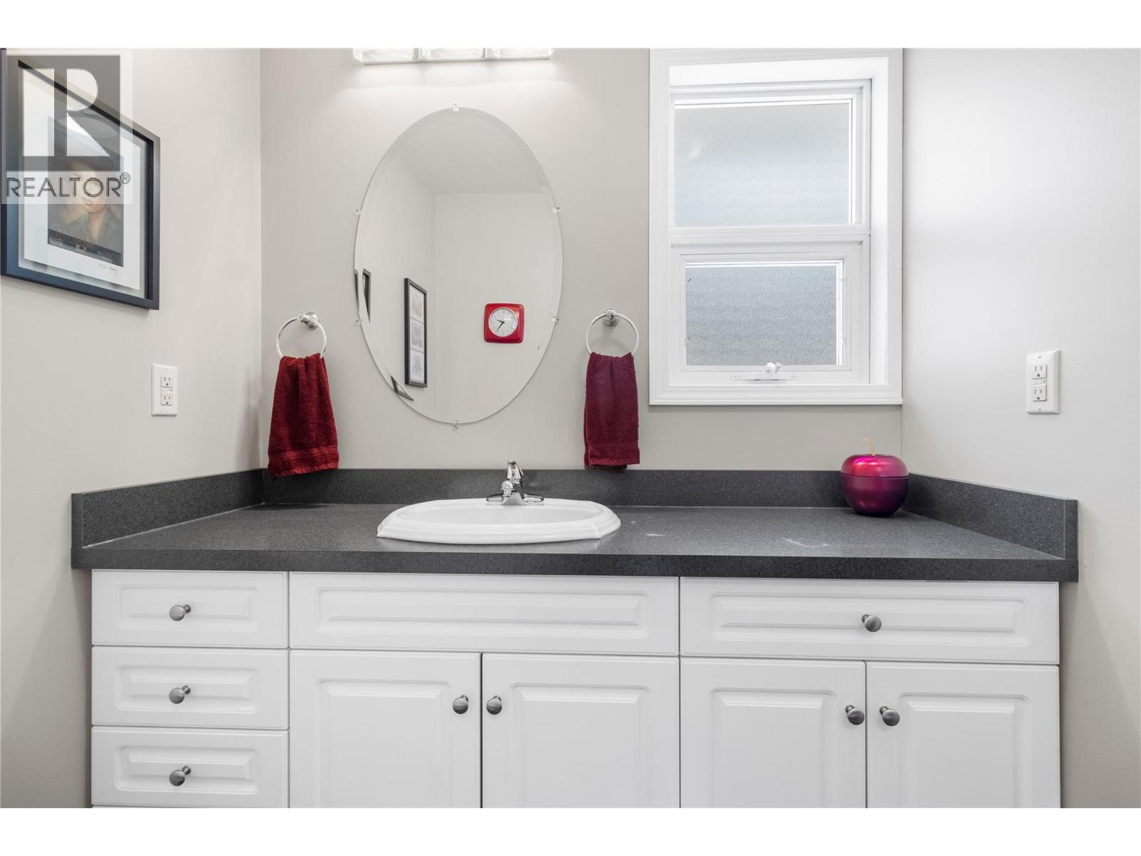 2250 3 Avenue SE, Salmon Arm