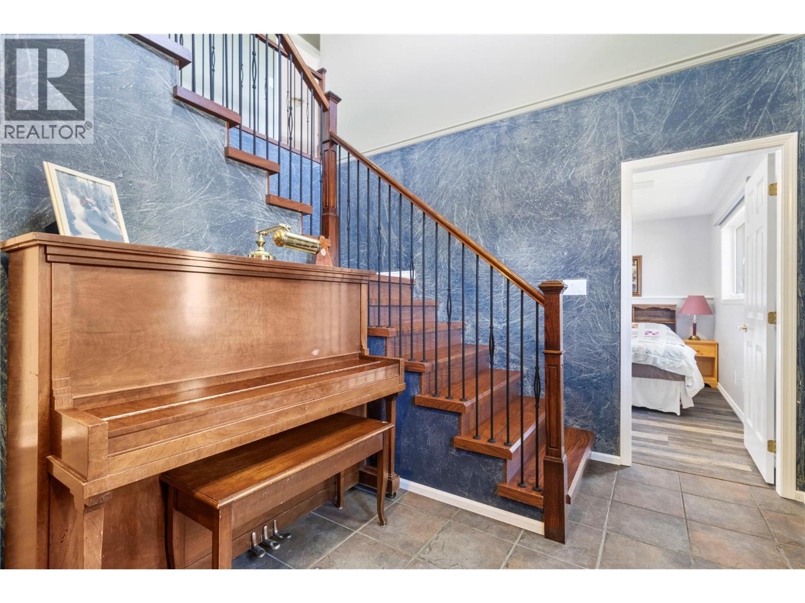 2250 3 Avenue SE, Salmon Arm