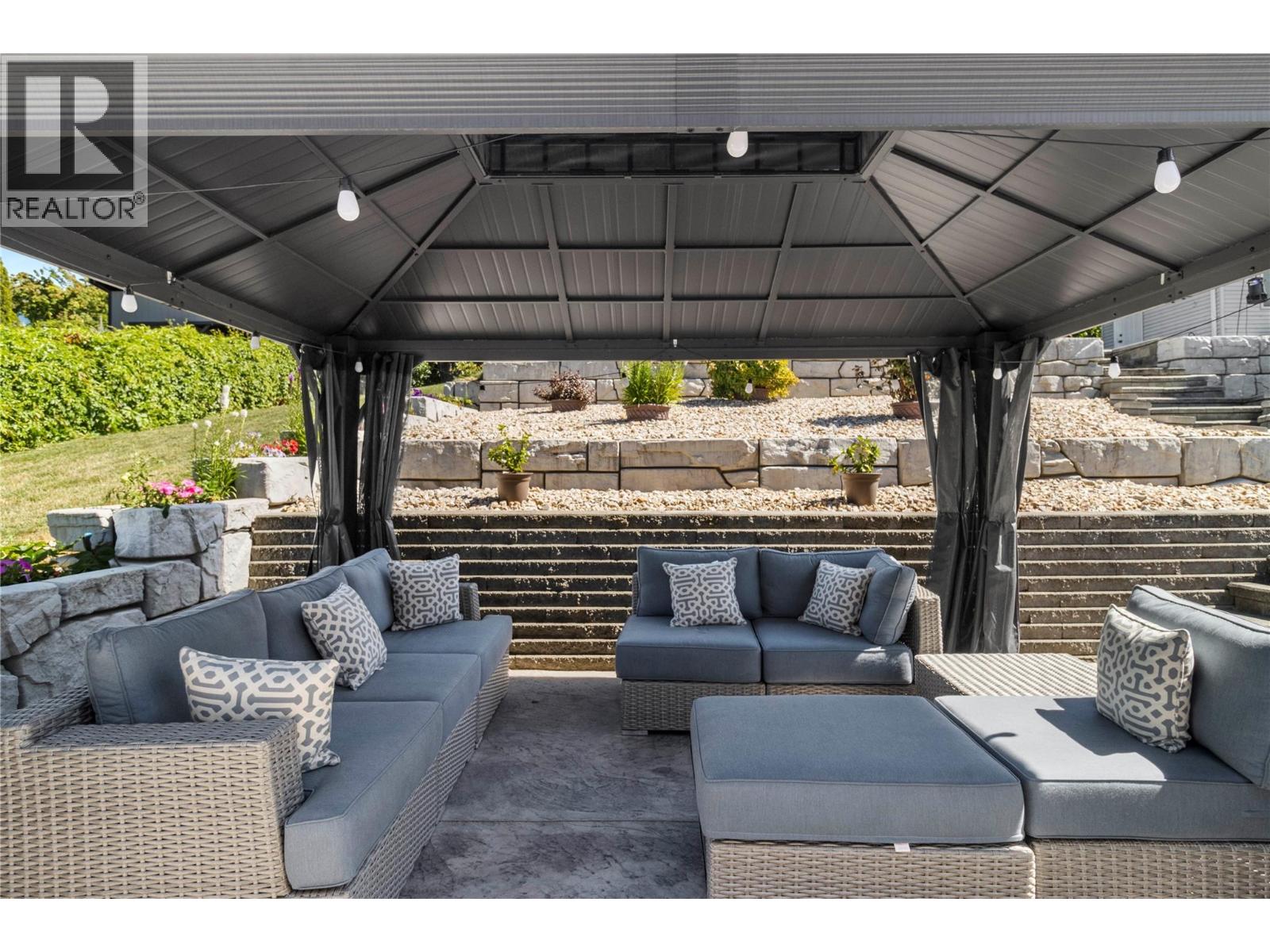 2250 3 Avenue SE, Salmon Arm