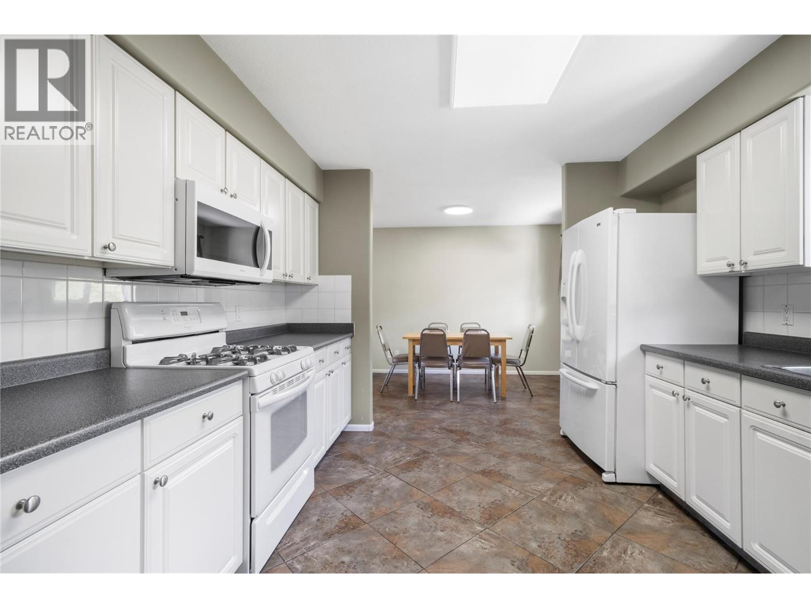 2250 3 Avenue SE, Salmon Arm