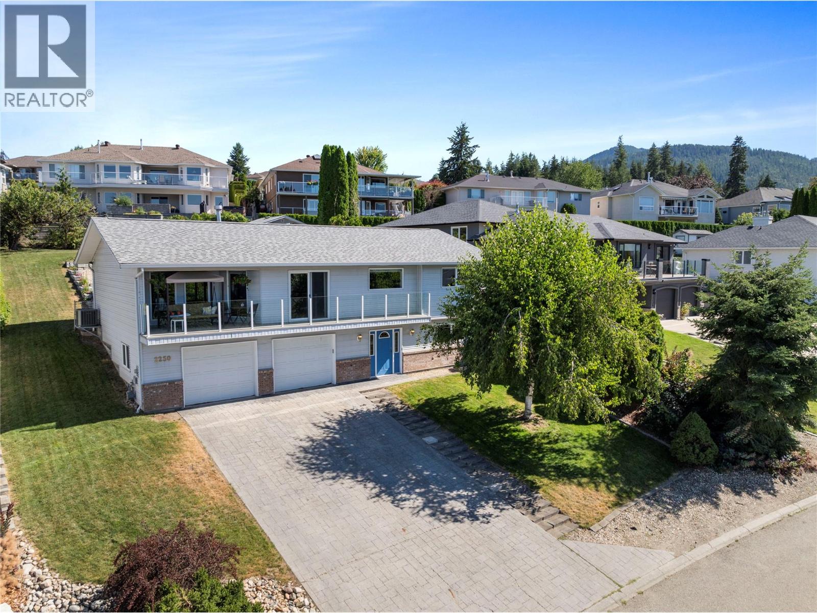 2250 3 Avenue SE, Salmon Arm
