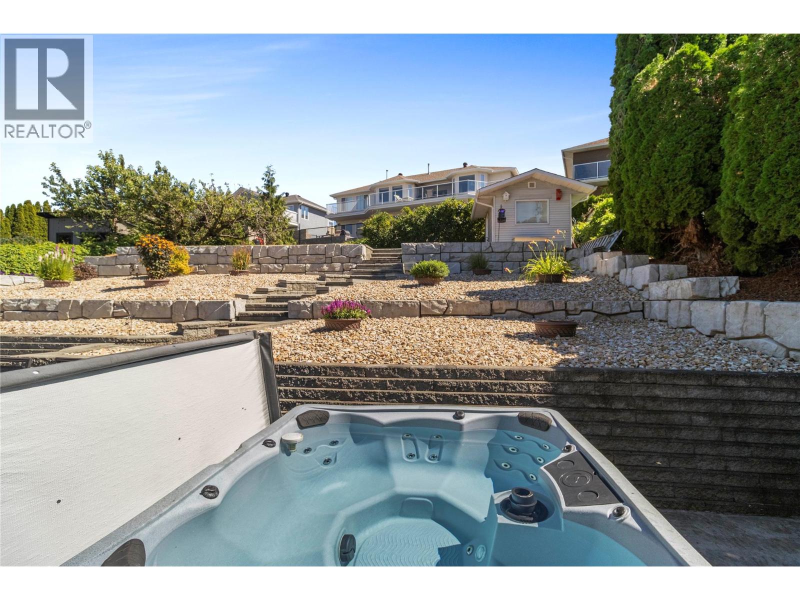 2250 3 Avenue SE, Salmon Arm