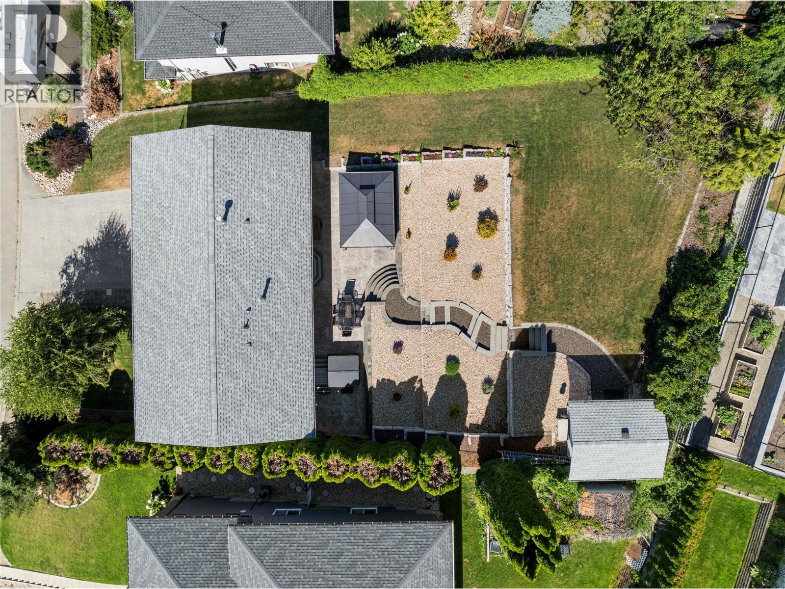 2250 3 Avenue SE, Salmon Arm