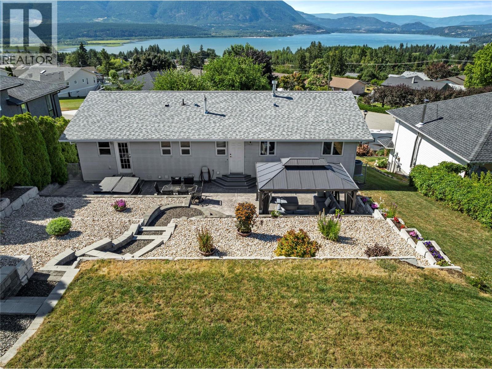 2250 3 Avenue SE, Salmon Arm