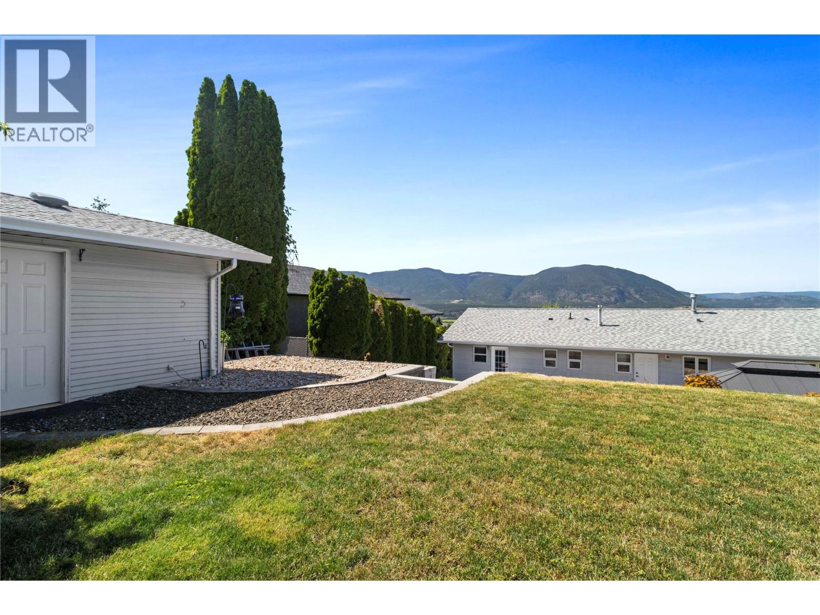 2250 3 Avenue SE, Salmon Arm
