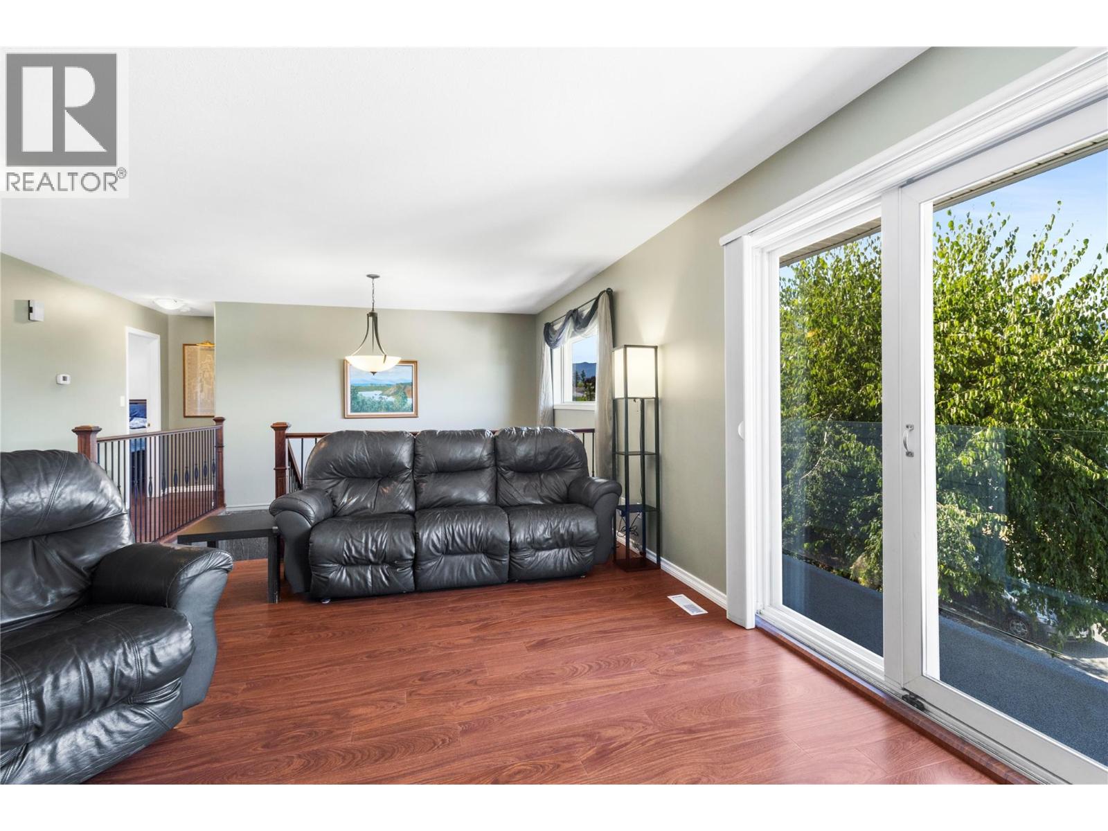 2250 3 Avenue SE, Salmon Arm