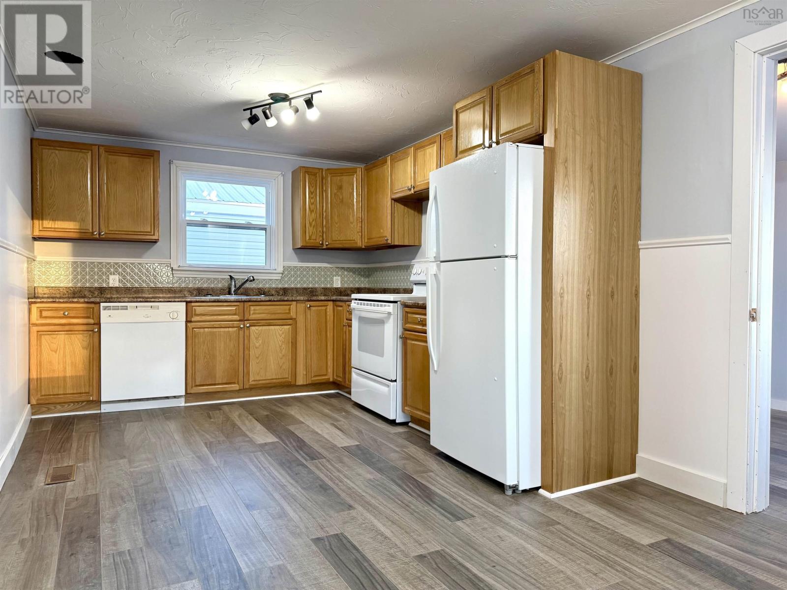 Property 22 of 50 of 149 East Pleasant Street