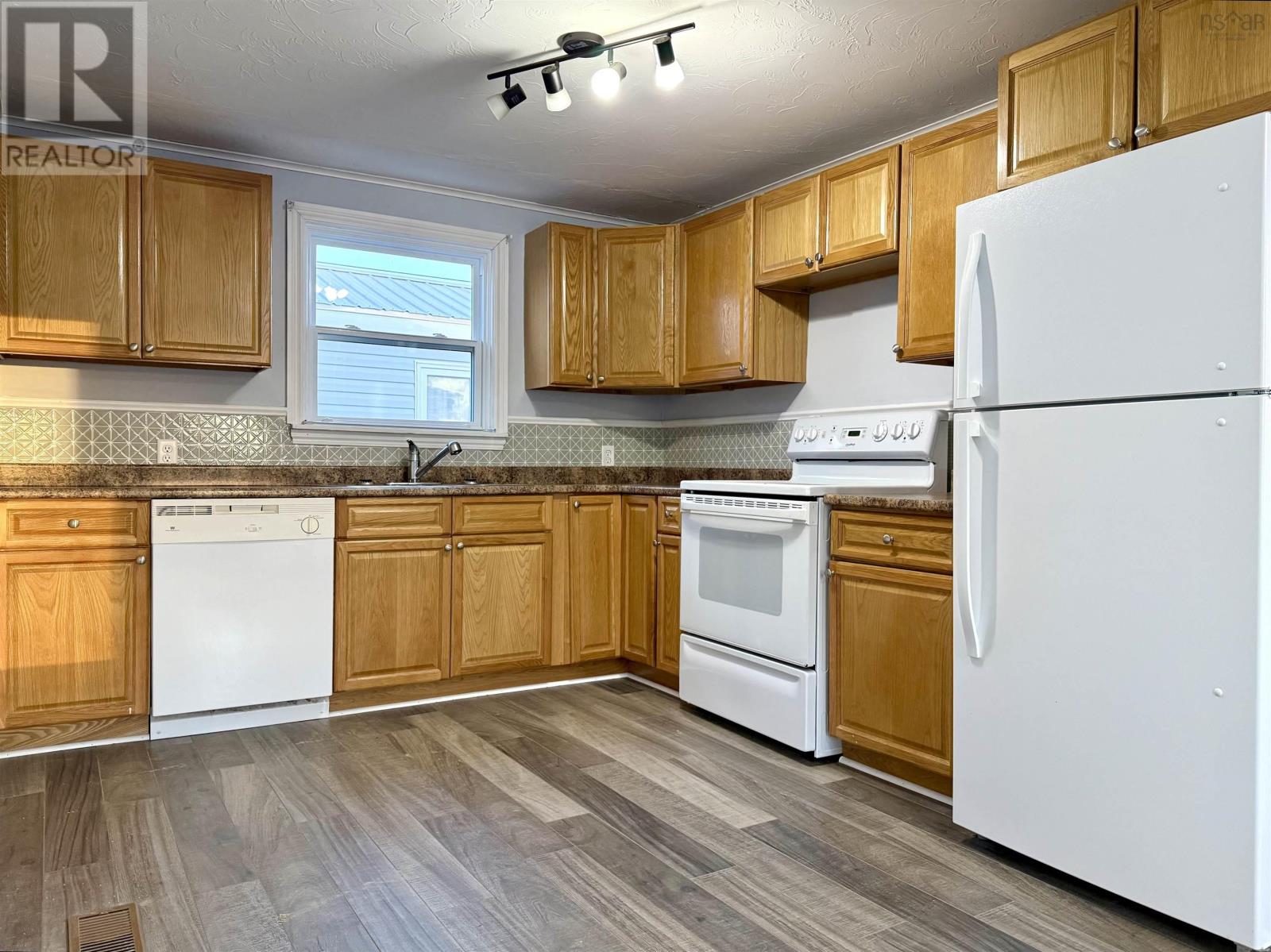 Property 23 of 50 of 149 East Pleasant Street