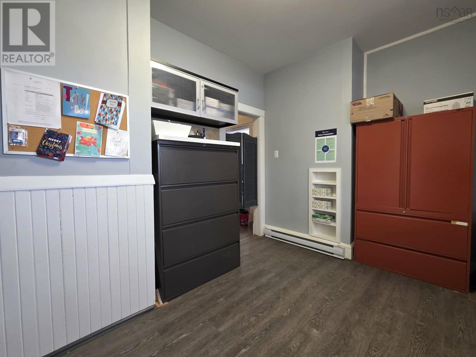 Property 26 of 48 of 92 Willow Street