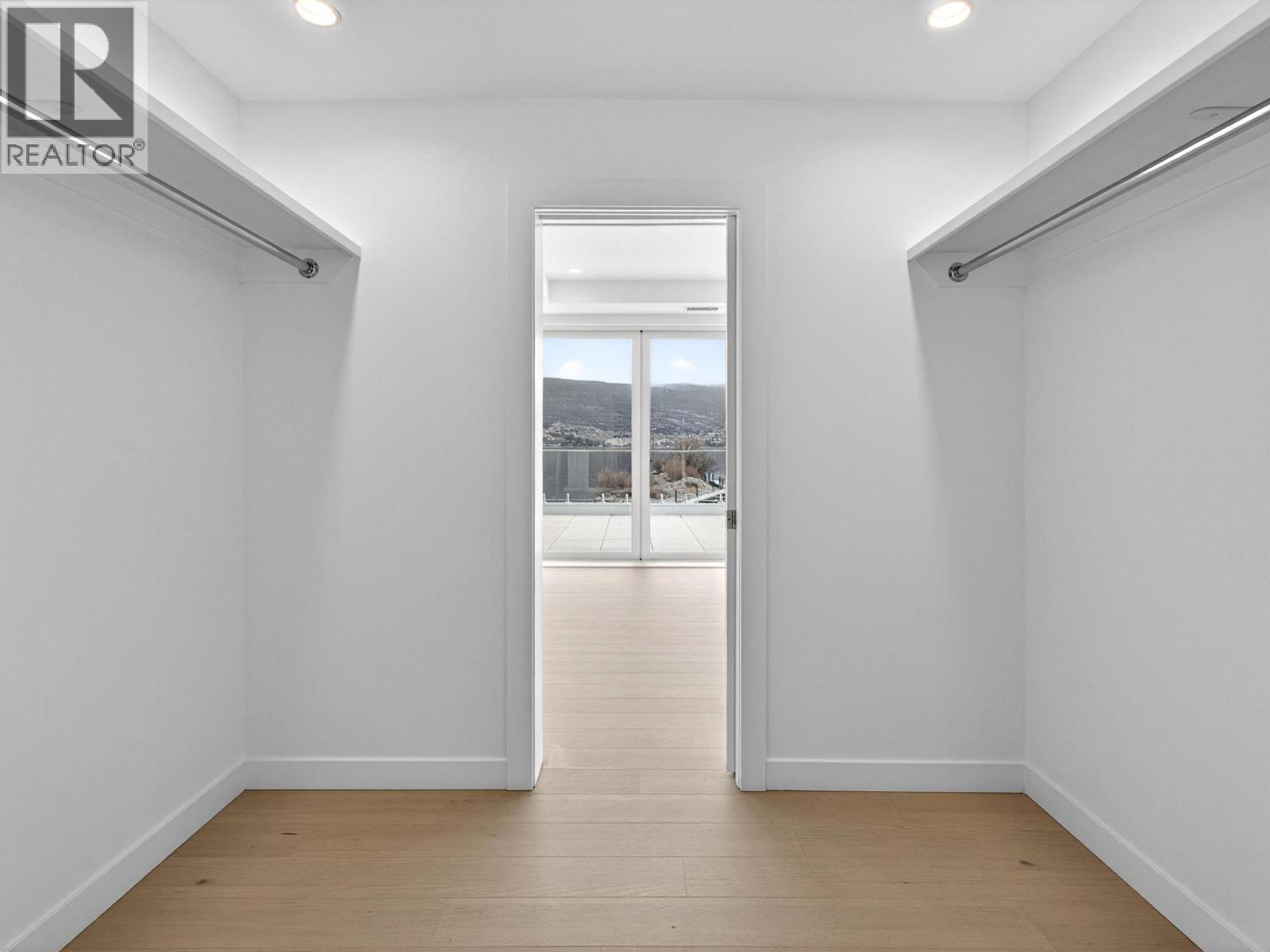 #202 13415 Lakeshore Drive S - 17