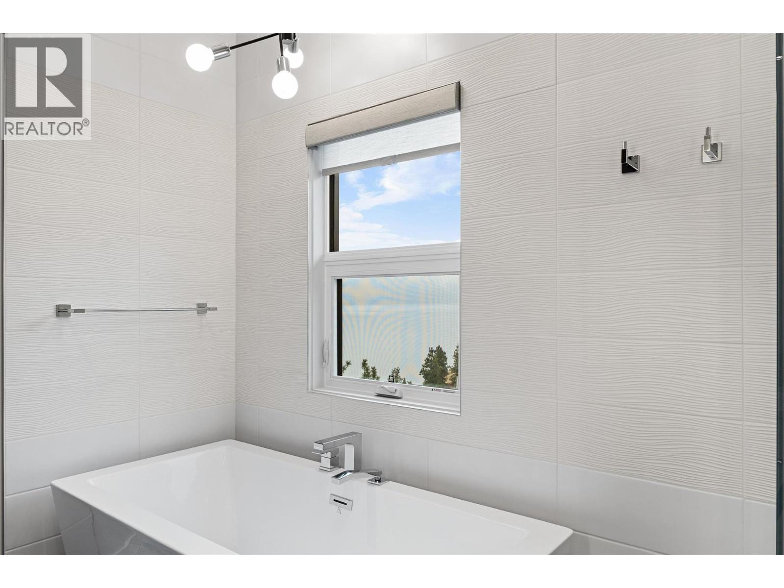  3596 Arrowroot Drive, Kelowna