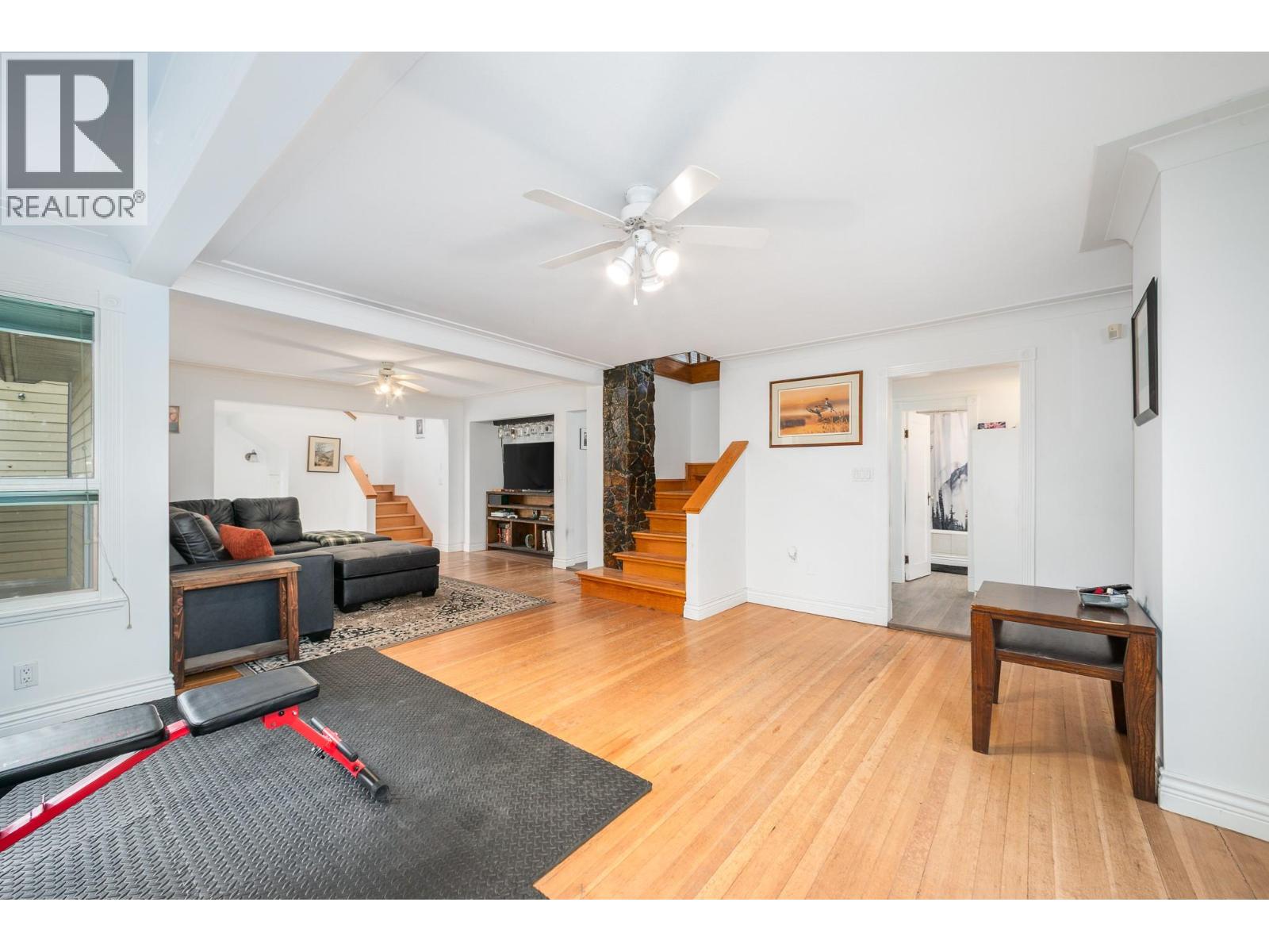376 Beach Avenue - 9