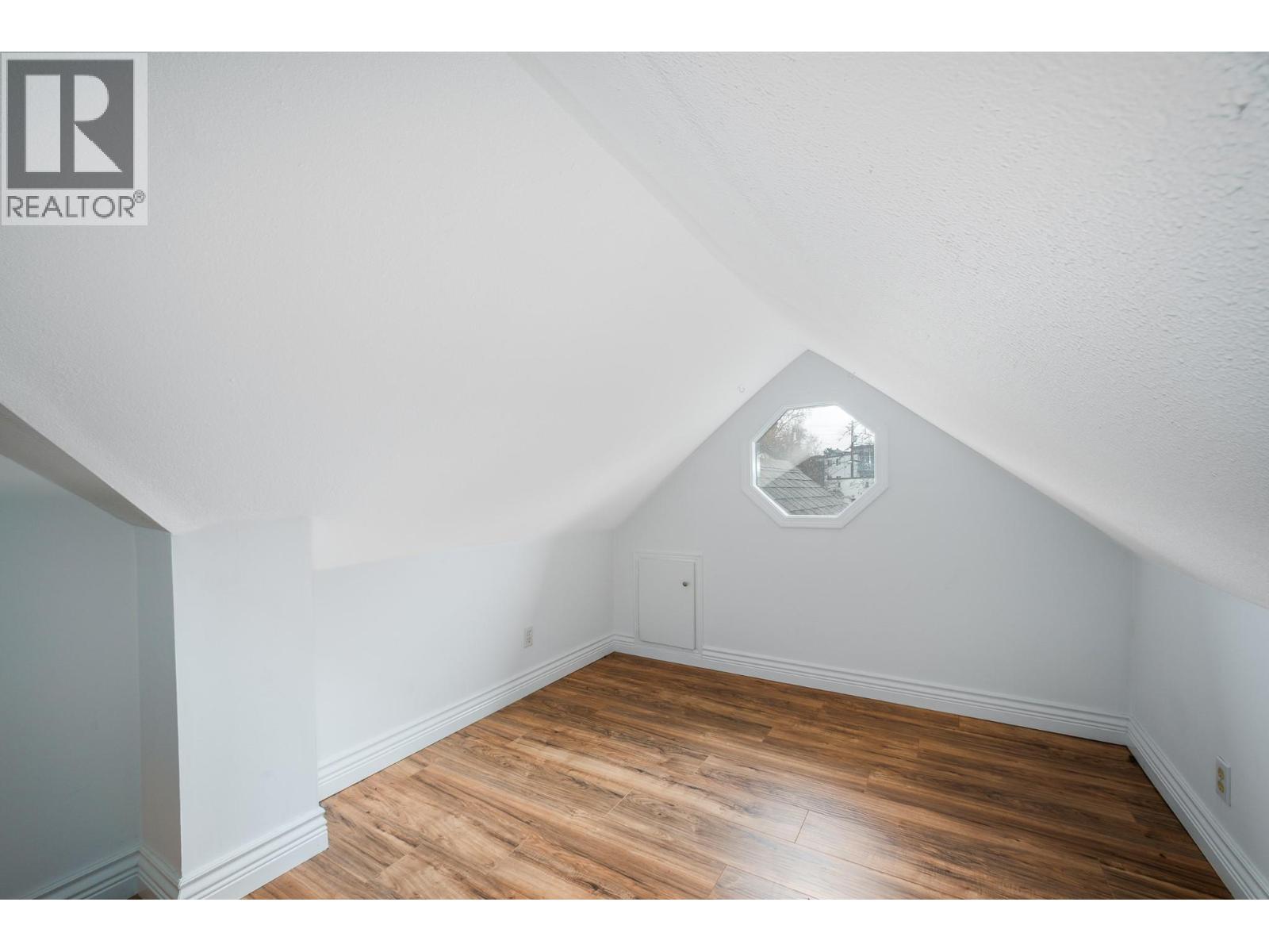 376 Beach Avenue - 32