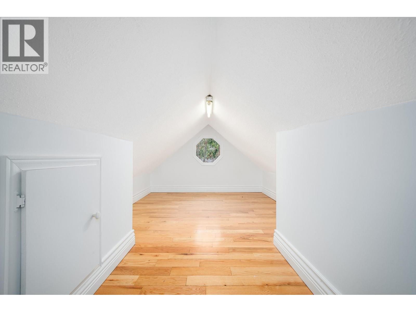 376 Beach Avenue - 36