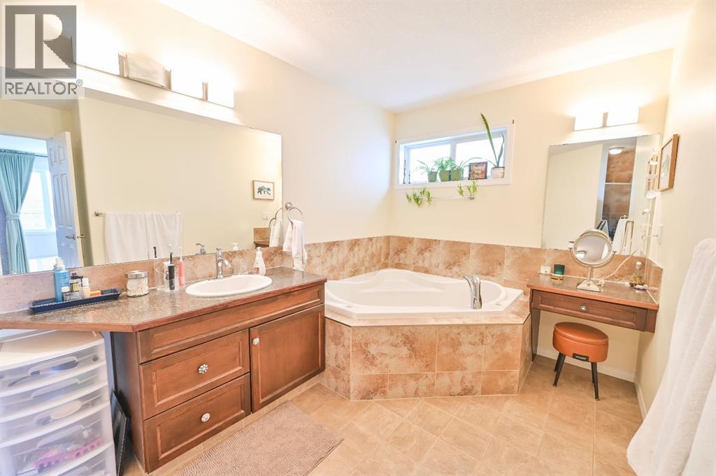 77 Pondside Crescent, Blackfalds