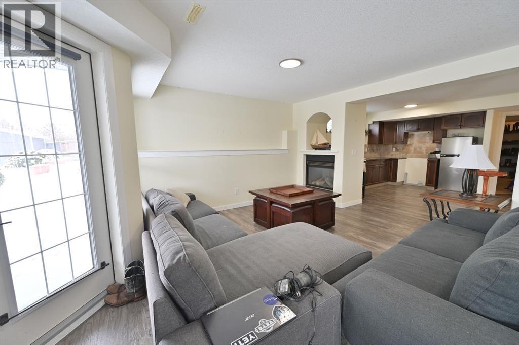 77 Pondside Crescent, Blackfalds