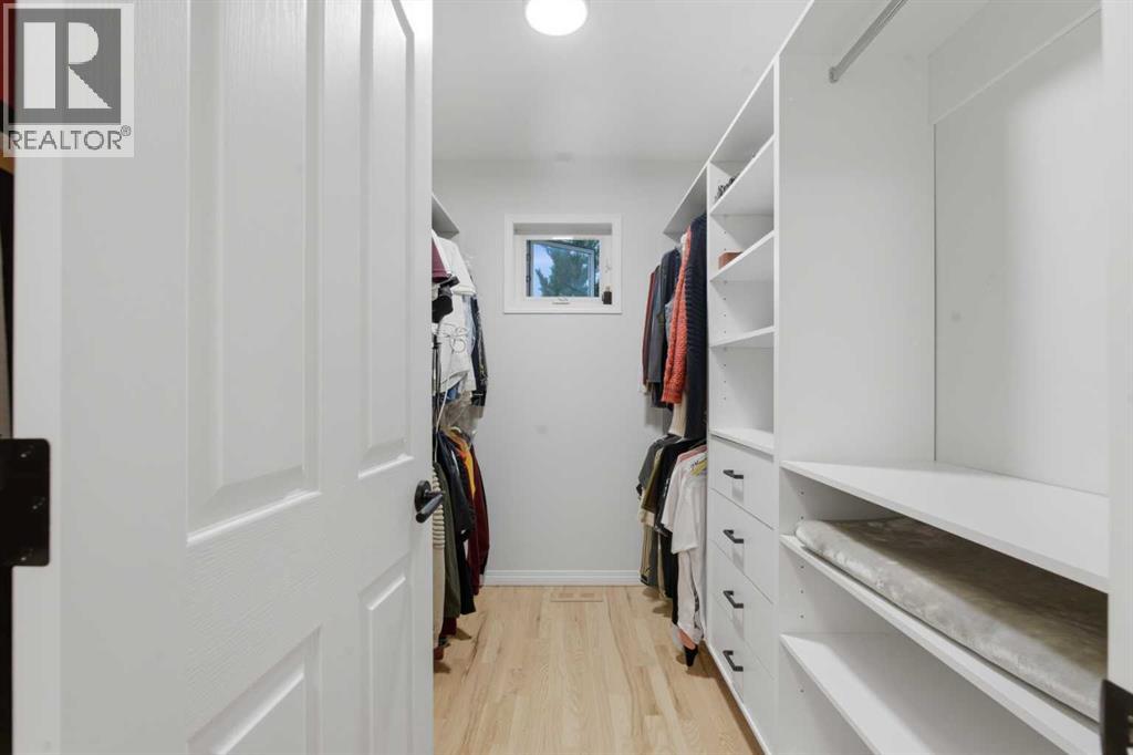 Single Family House for Sale in  Springbluff Heights SW Springbank Hill Calgary 