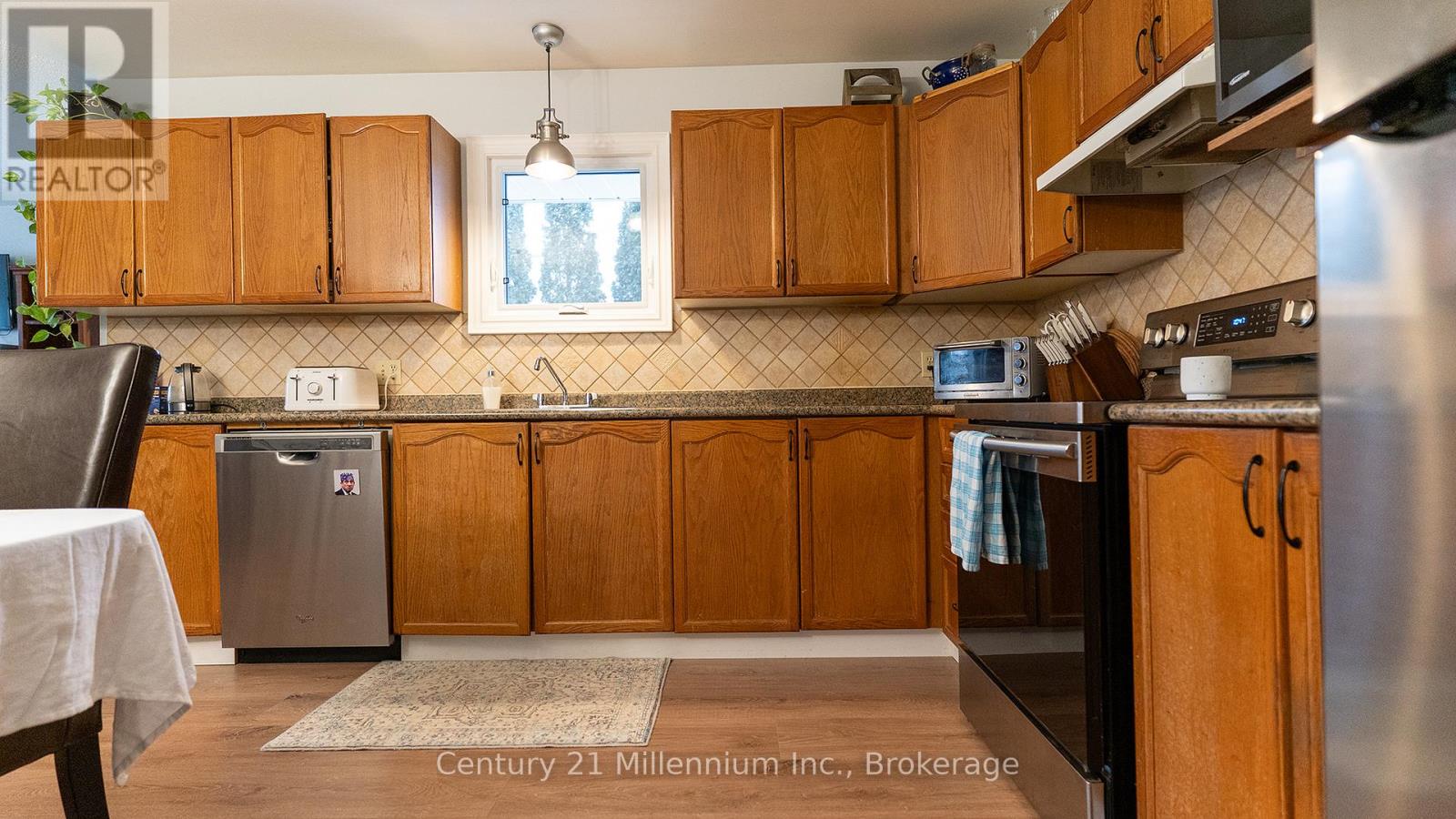 6 ROYAL BEECH DRIVE - 11