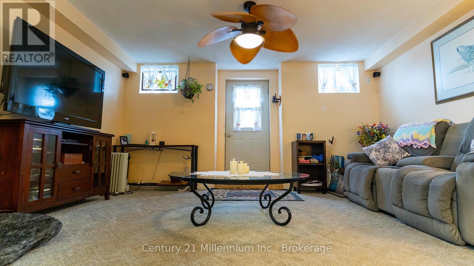 6 ROYAL BEECH DRIVE - 22