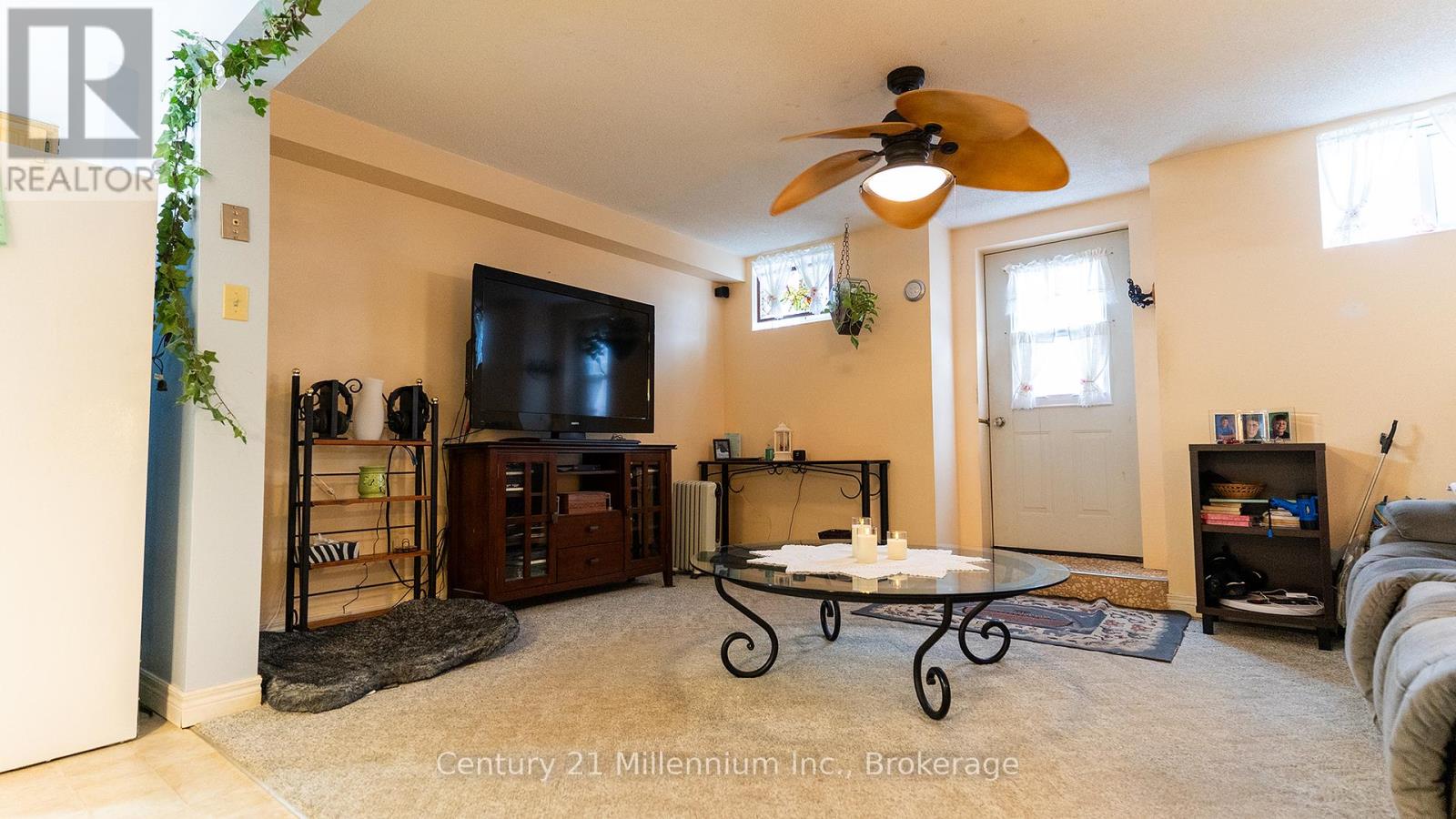 6 ROYAL BEECH DRIVE - 23