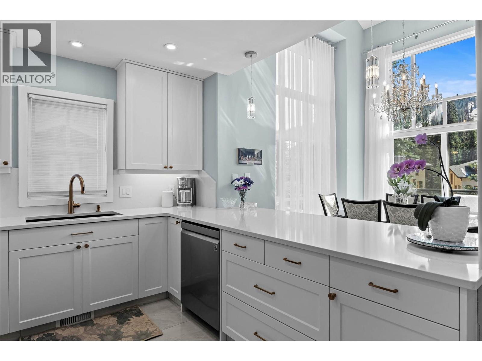 #33 6015 VALLEY DRIVE - 4