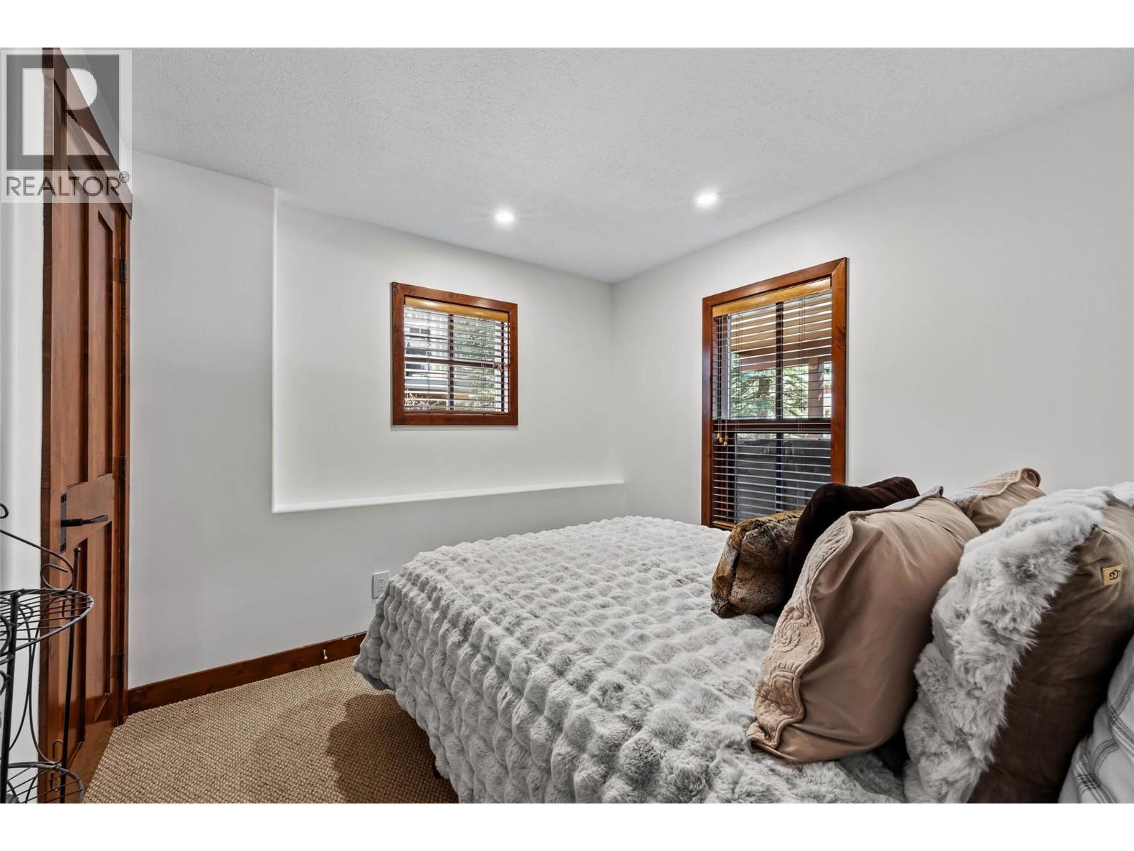 #33 6015 VALLEY DRIVE - 29