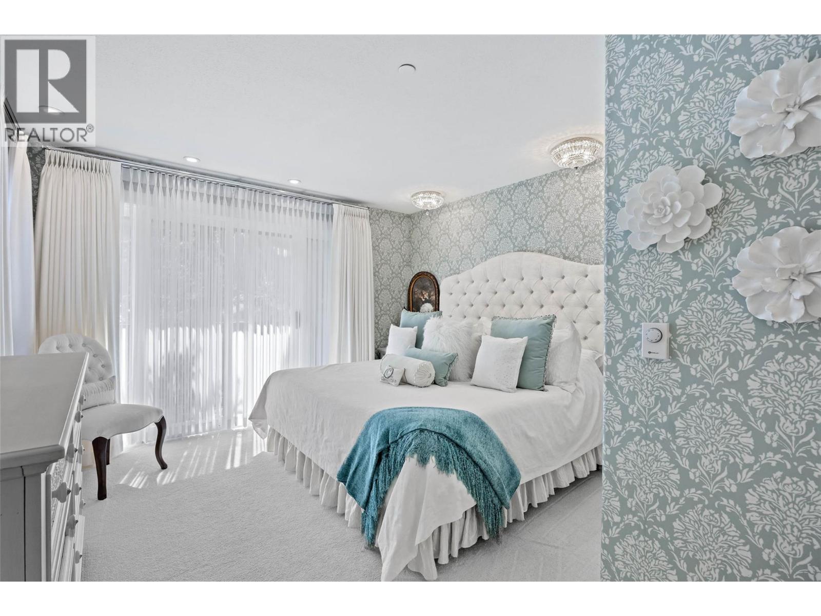 #33 6015 VALLEY DRIVE - 18