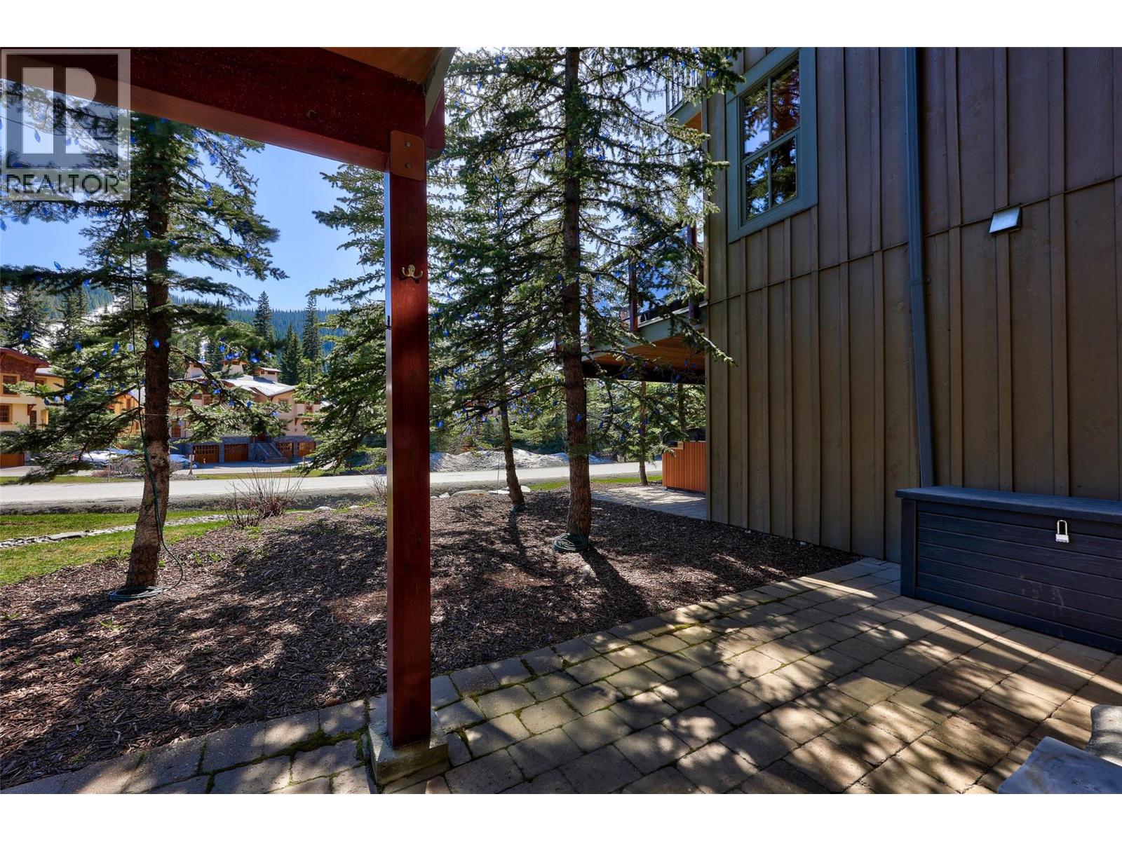 #33 6015 VALLEY DRIVE - 32